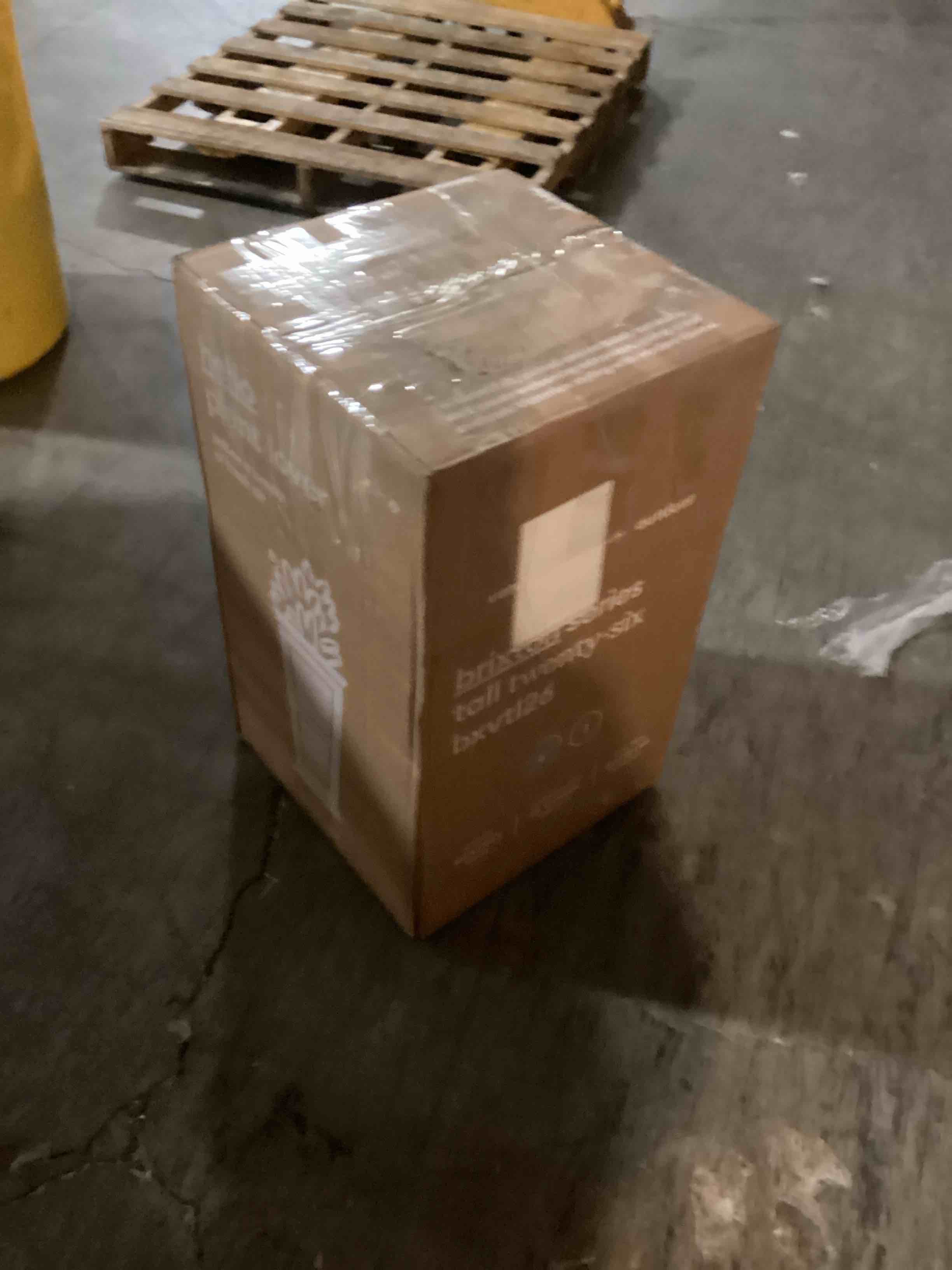 https://s3.amazonaws.com/lotting-images-prod/bidfta/RED3571421_1731704143853.jpeg