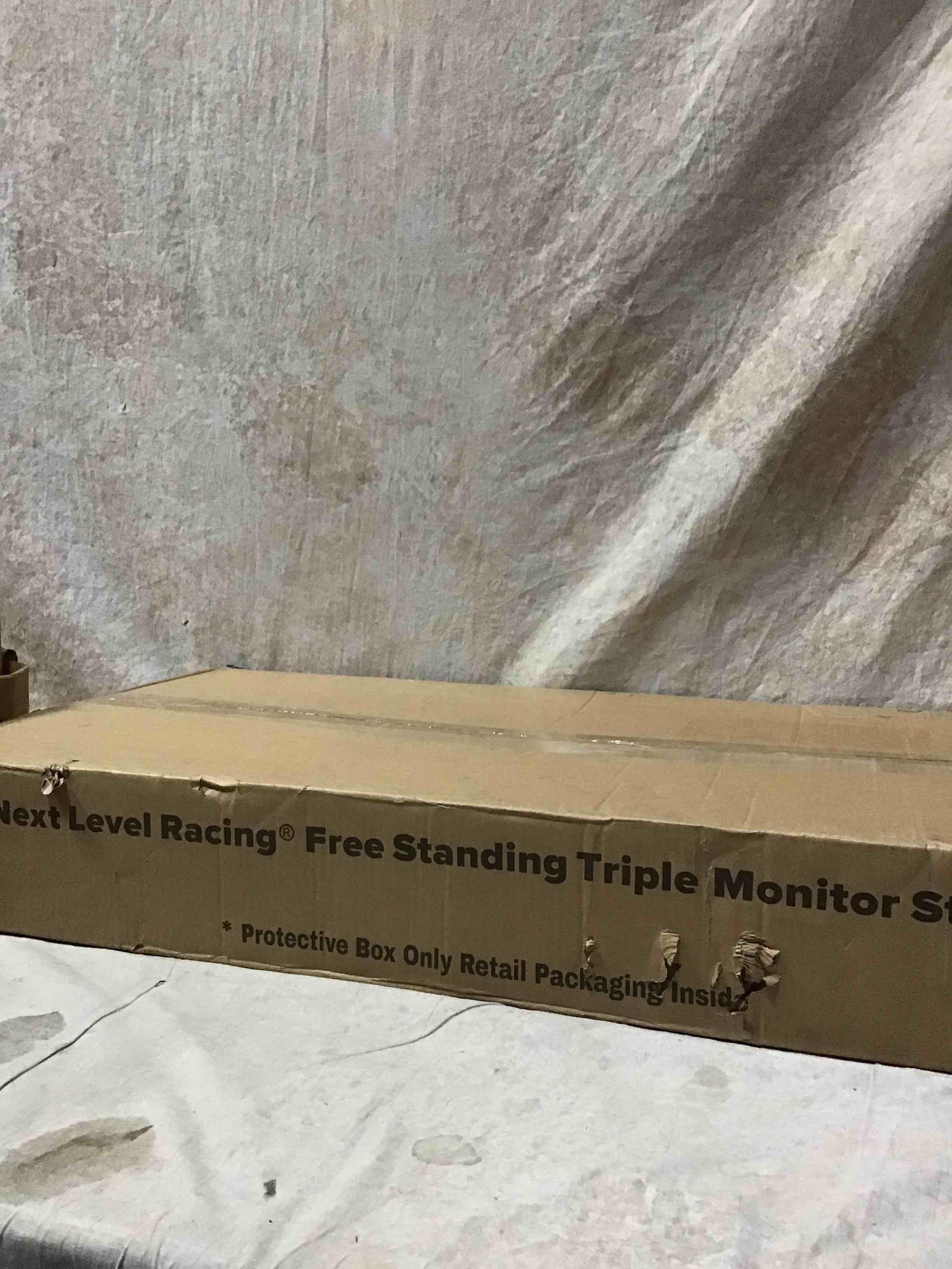 https://s3.amazonaws.com/lotting-images-prod/bidfta/RED3584710_1748629196602.jpeg