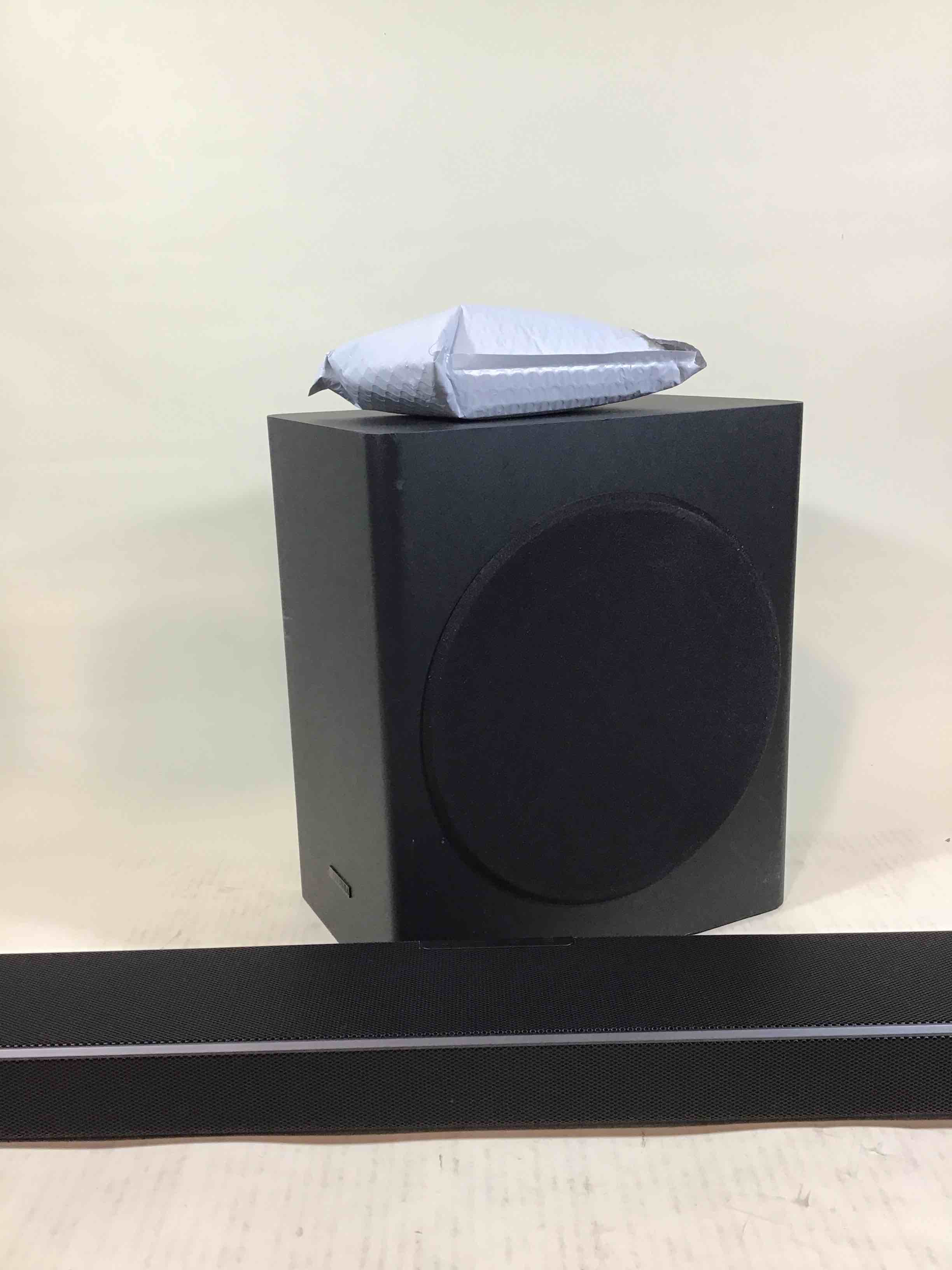 Samsung Q60T Soundbar W/ Subwoofer 