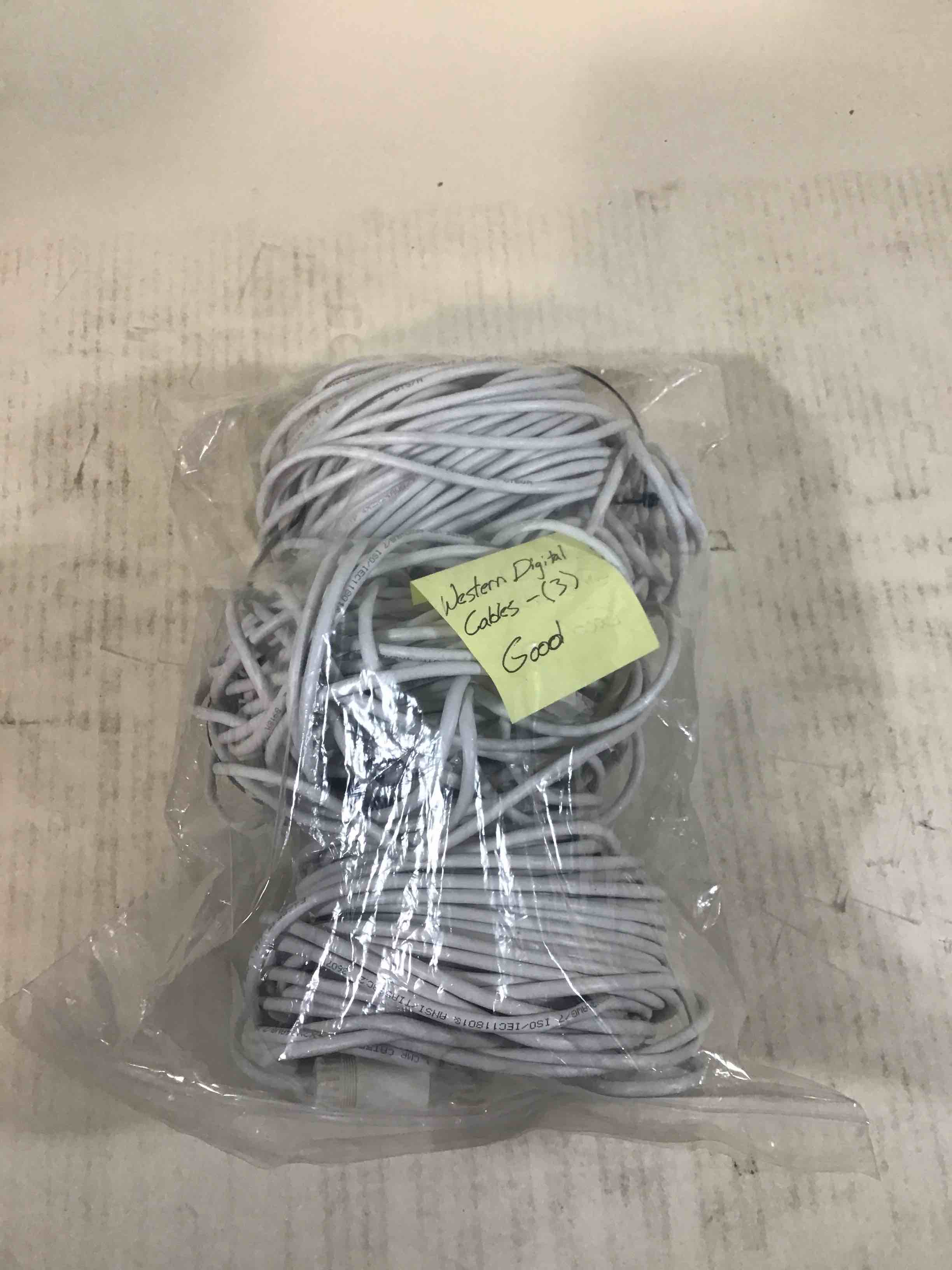 https://s3.amazonaws.com/lotting-images-prod/bidfta/RED3585189_1748102143608.jpeg