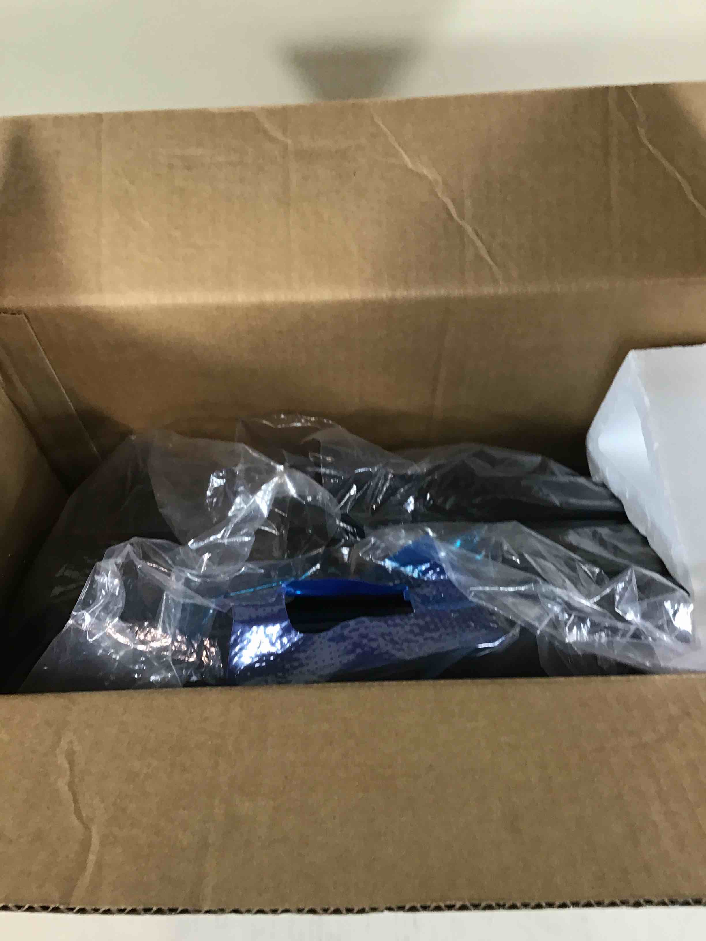 https://s3.amazonaws.com/lotting-images-prod/bidfta/RED3585265_1748456404287.jpeg