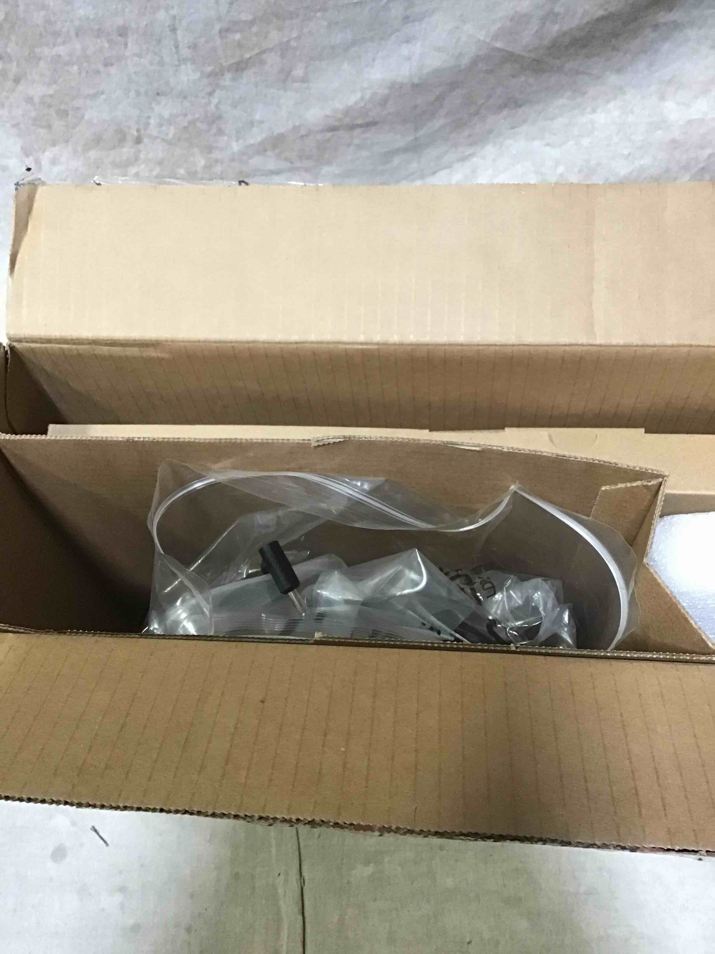 https://s3.amazonaws.com/lotting-images-prod/bidfta/RED3585336_1748022964231.jpeg