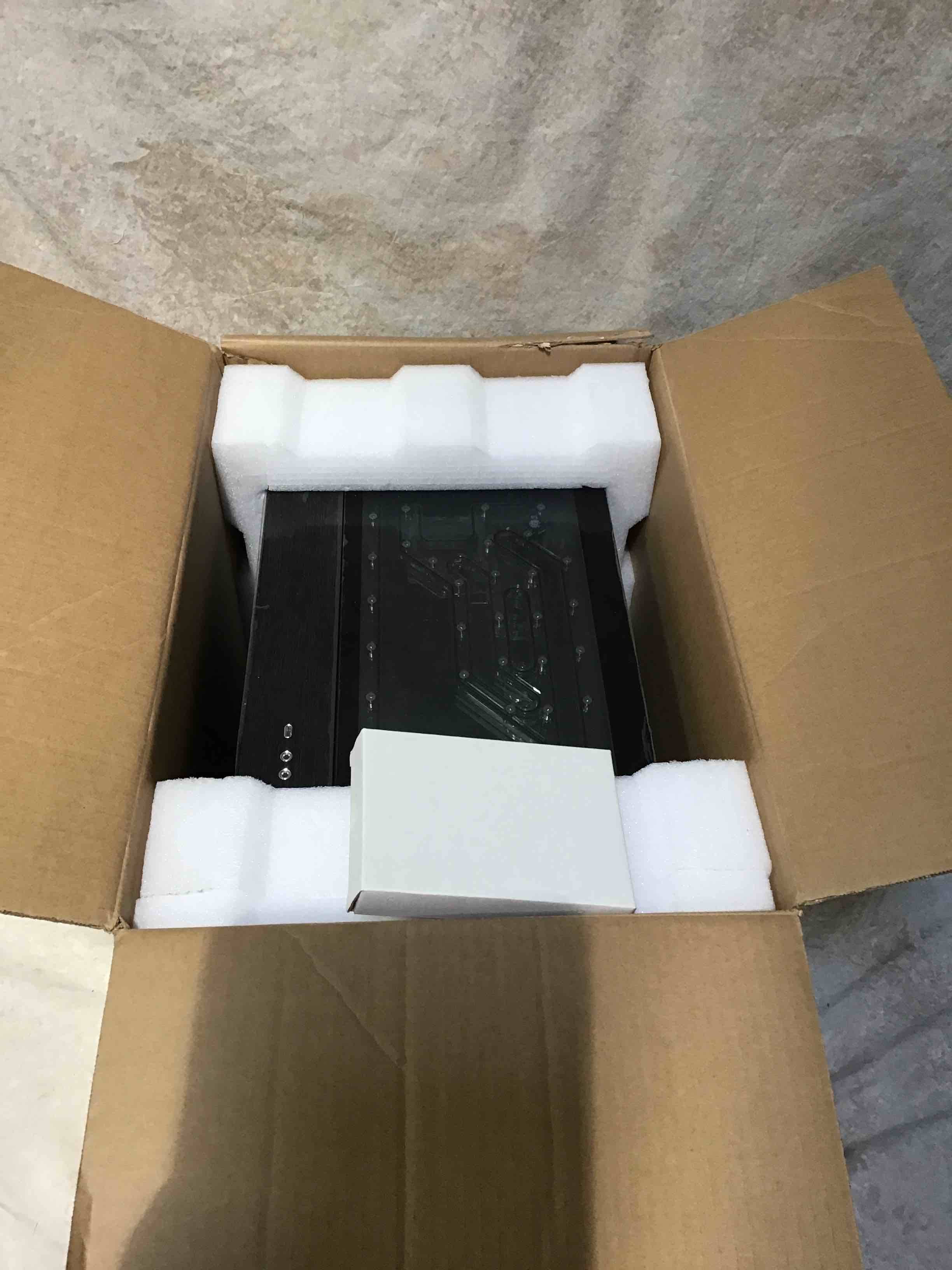 https://s3.amazonaws.com/lotting-images-prod/bidfta/RED3585789_1754069765150.jpeg