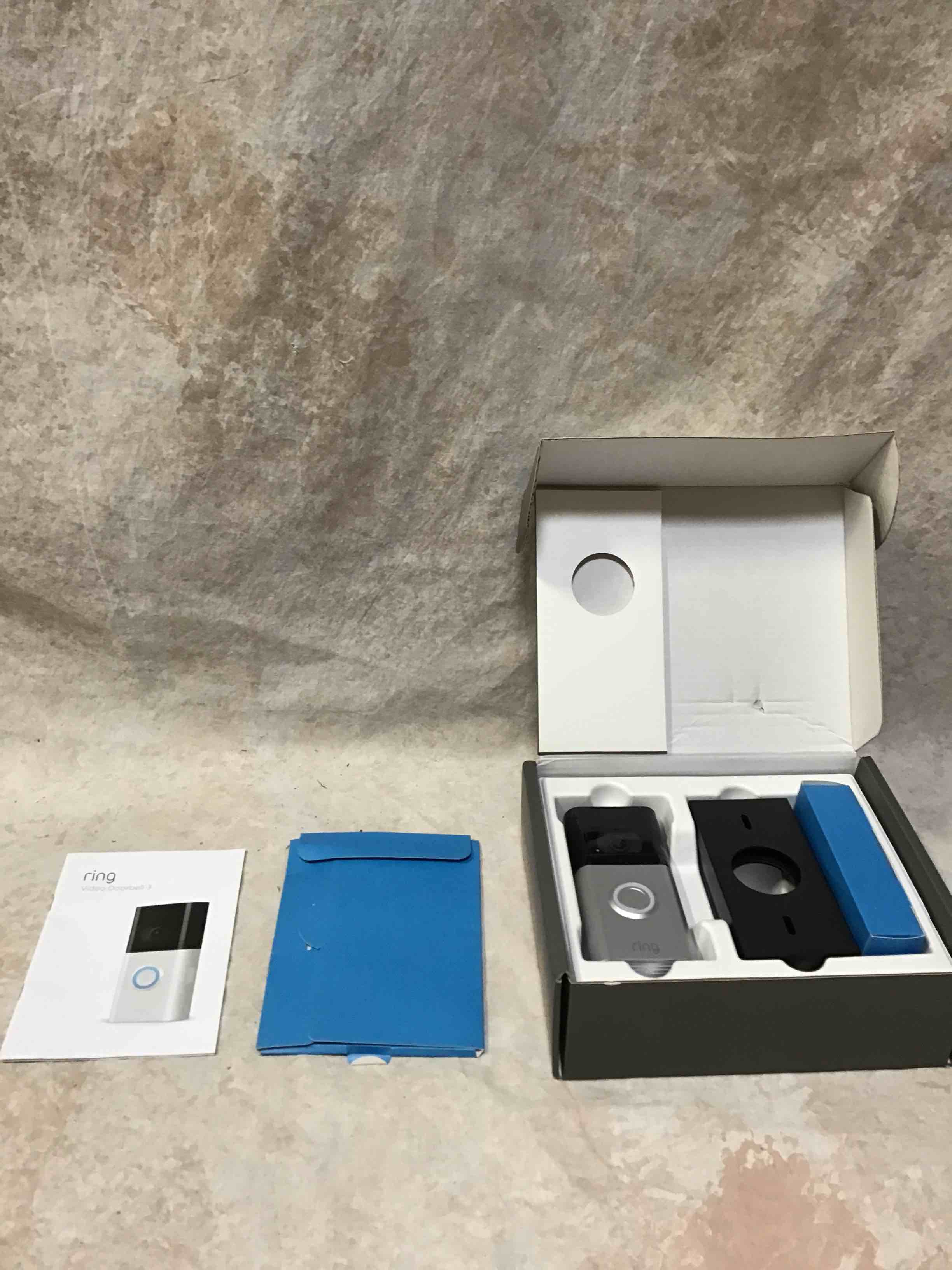https://s3.amazonaws.com/lotting-images-prod/bidfta/RED3585898_1754424206345.jpeg
