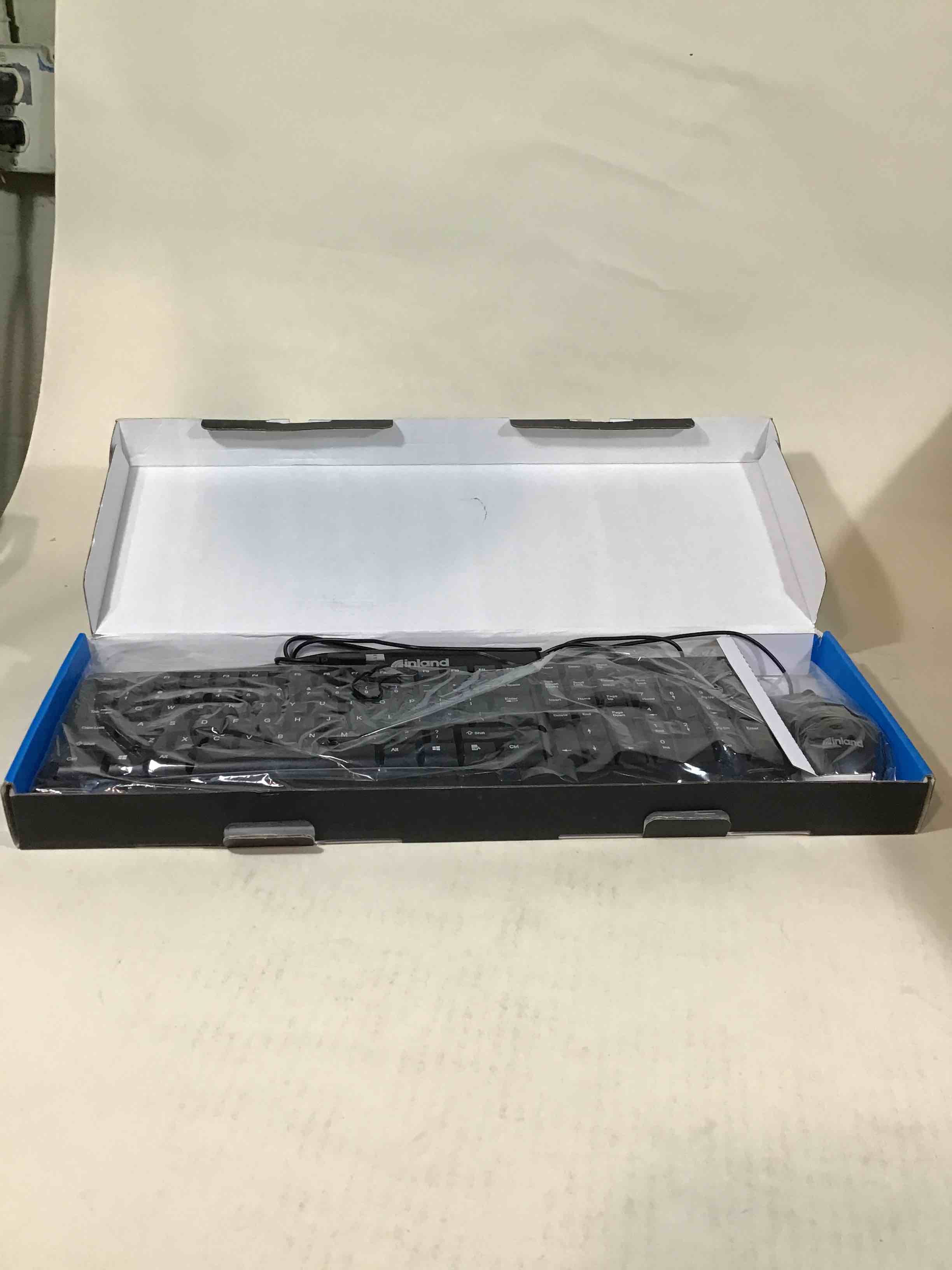 https://s3.amazonaws.com/lotting-images-prod/bidfta/RED3586076_1753734344101.jpeg