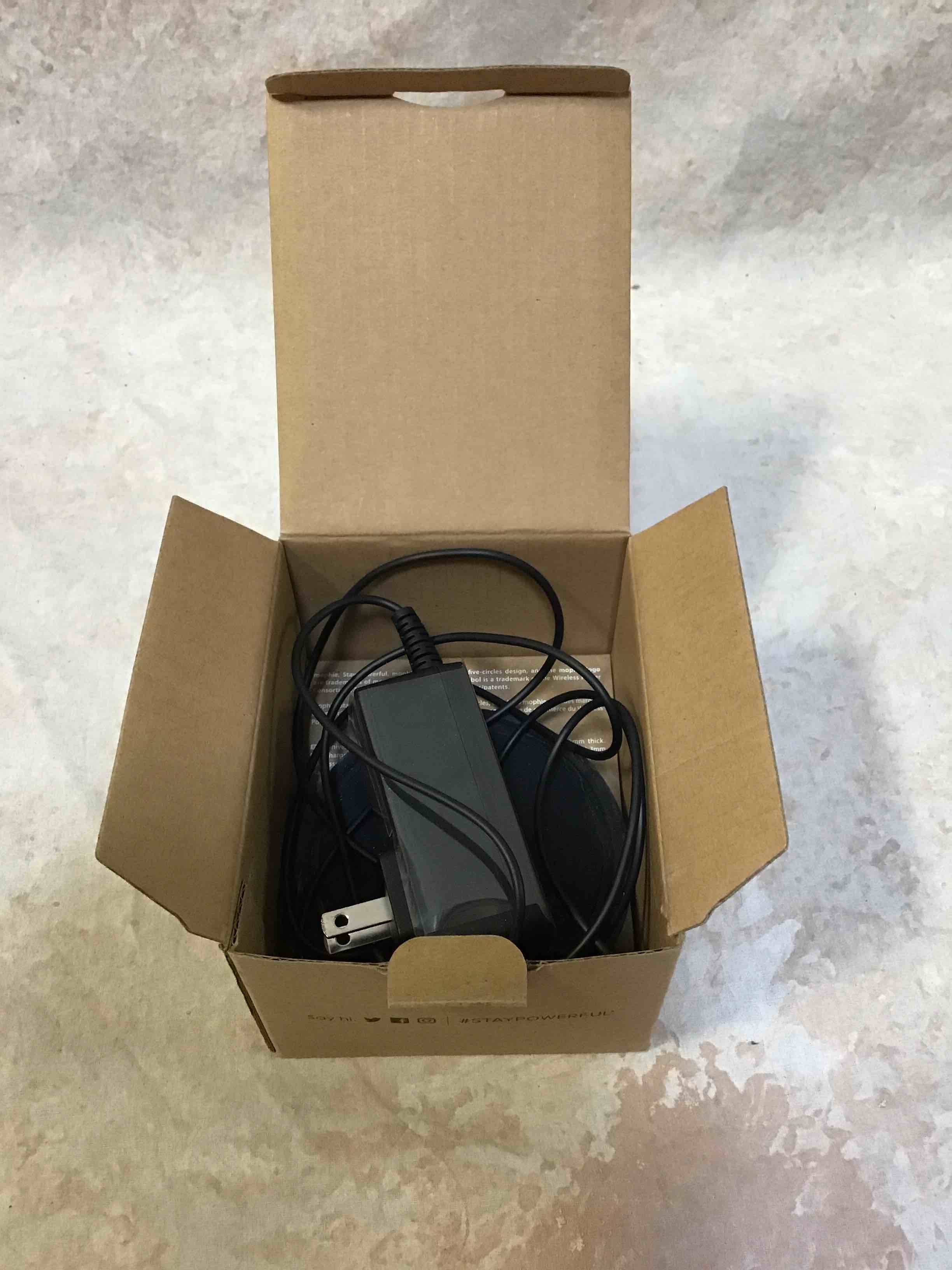 https://s3.amazonaws.com/lotting-images-prod/bidfta/RED3586089_1753902332509.jpeg