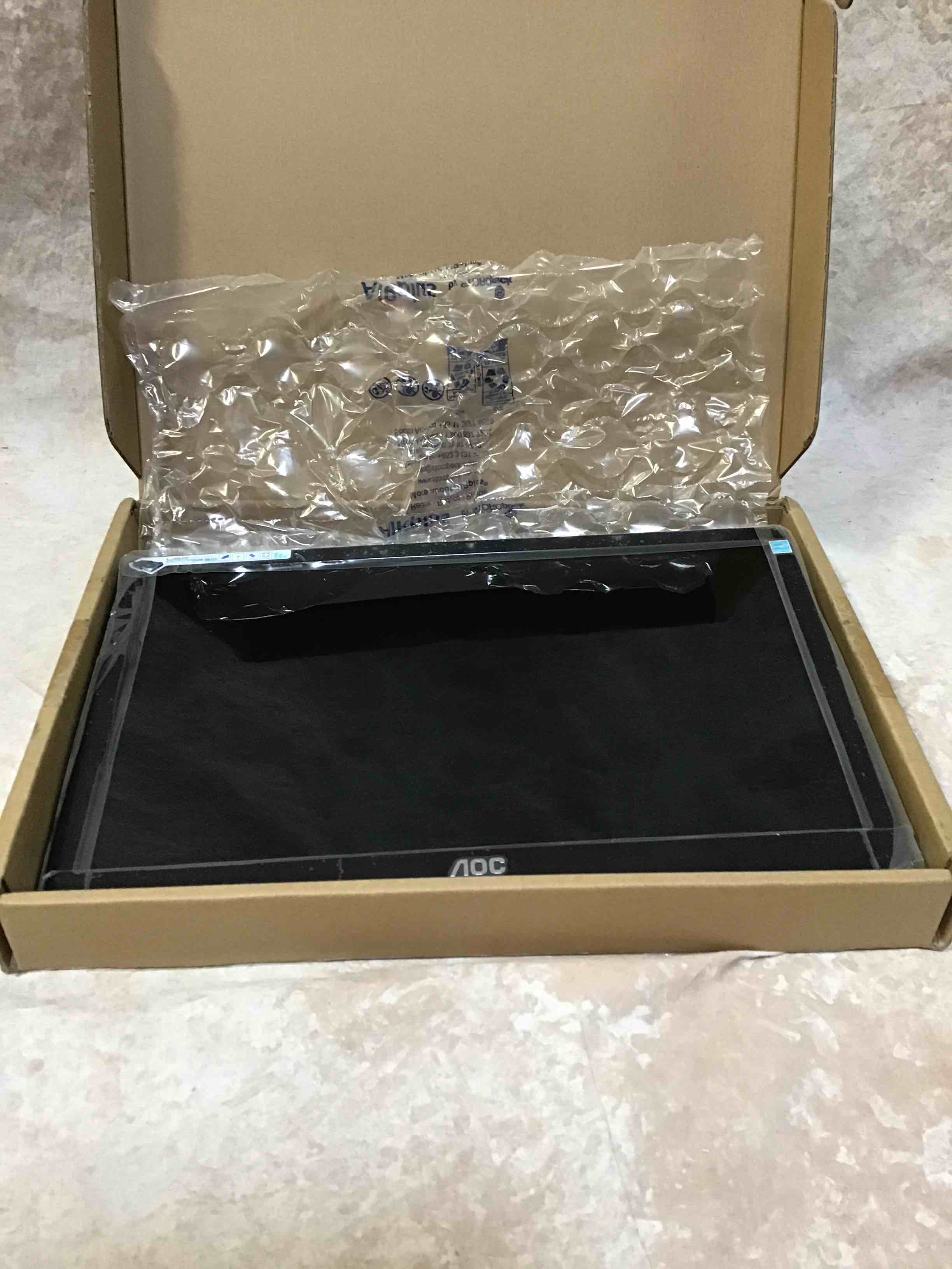 https://s3.amazonaws.com/lotting-images-prod/bidfta/RED3586096_1753902965320.jpeg
