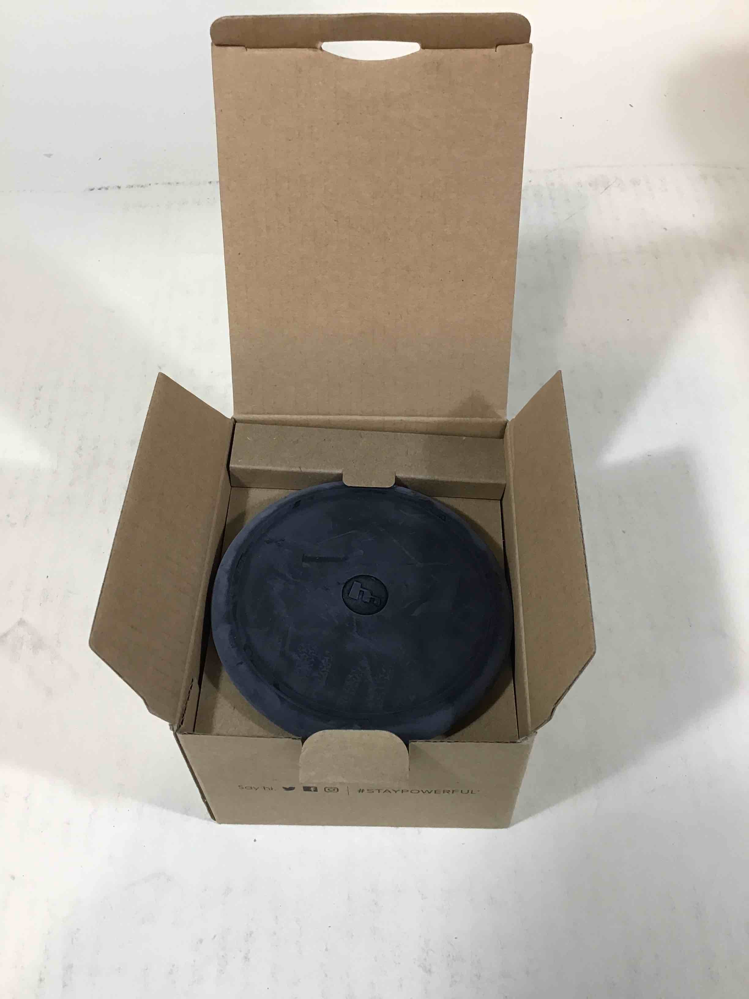 https://s3.amazonaws.com/lotting-images-prod/bidfta/RED3586115_1753729910111.jpeg