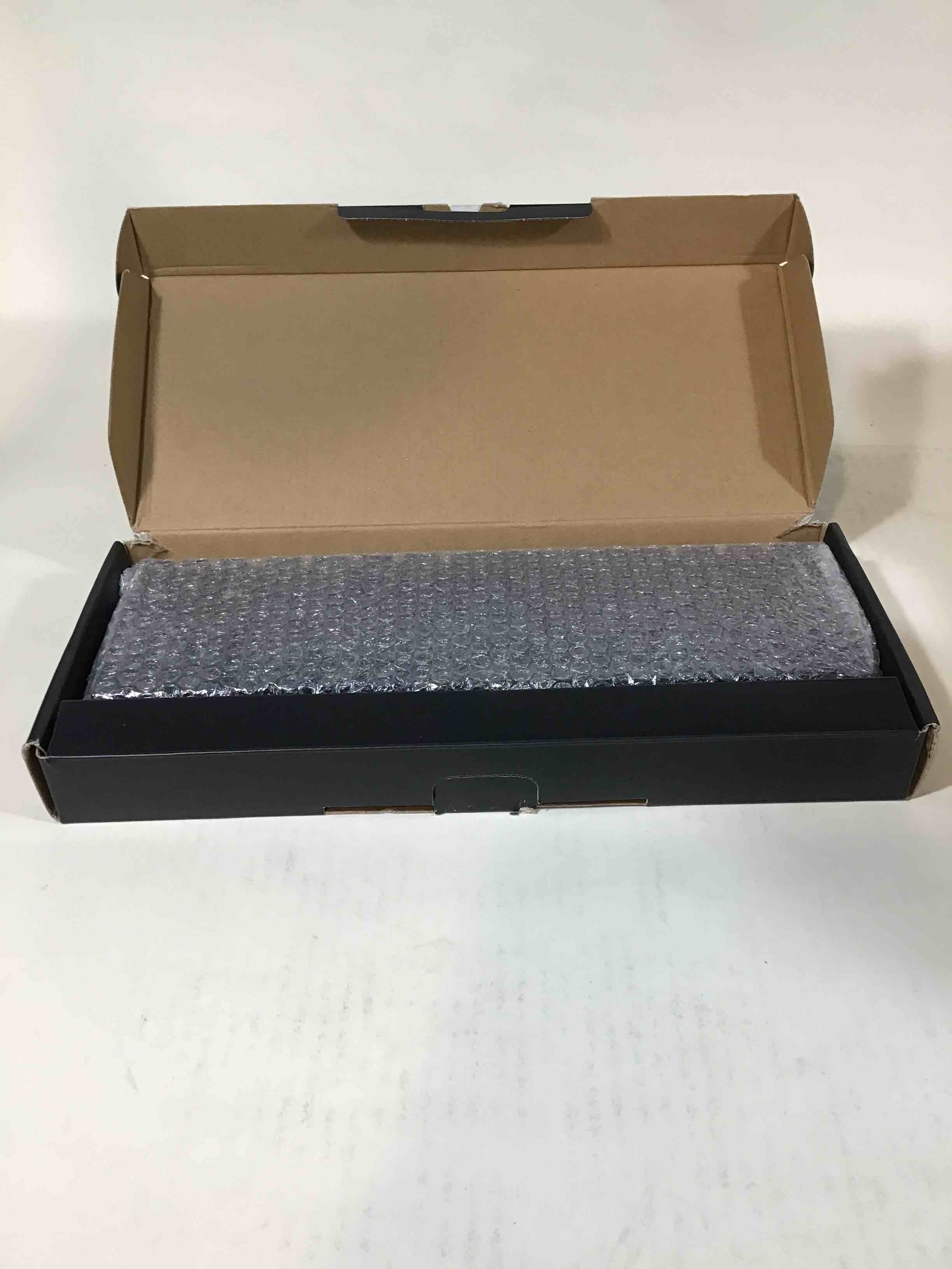 https://s3.amazonaws.com/lotting-images-prod/bidfta/RED3586134_1753732902297.jpeg