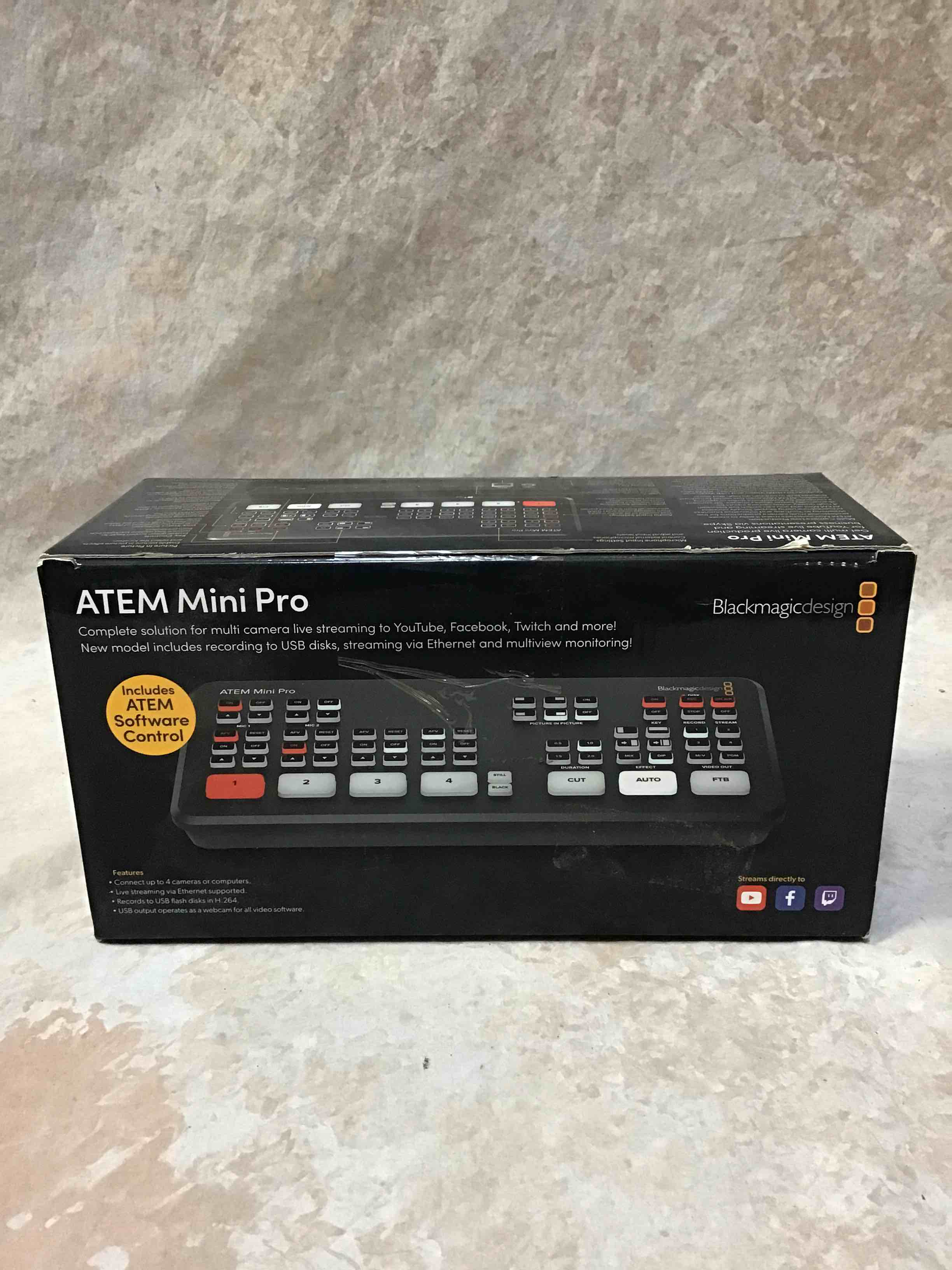 https://s3.amazonaws.com/lotting-images-prod/bidfta/RED3586154_1753717535655.jpeg