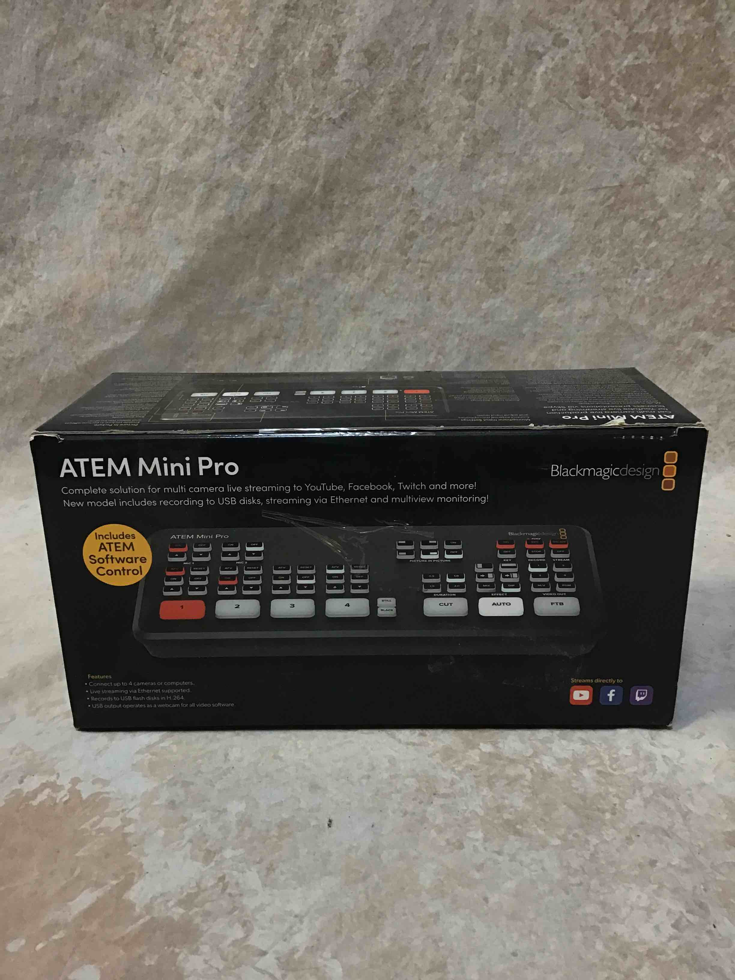 https://s3.amazonaws.com/lotting-images-prod/bidfta/RED3586154_1753717536828.jpeg