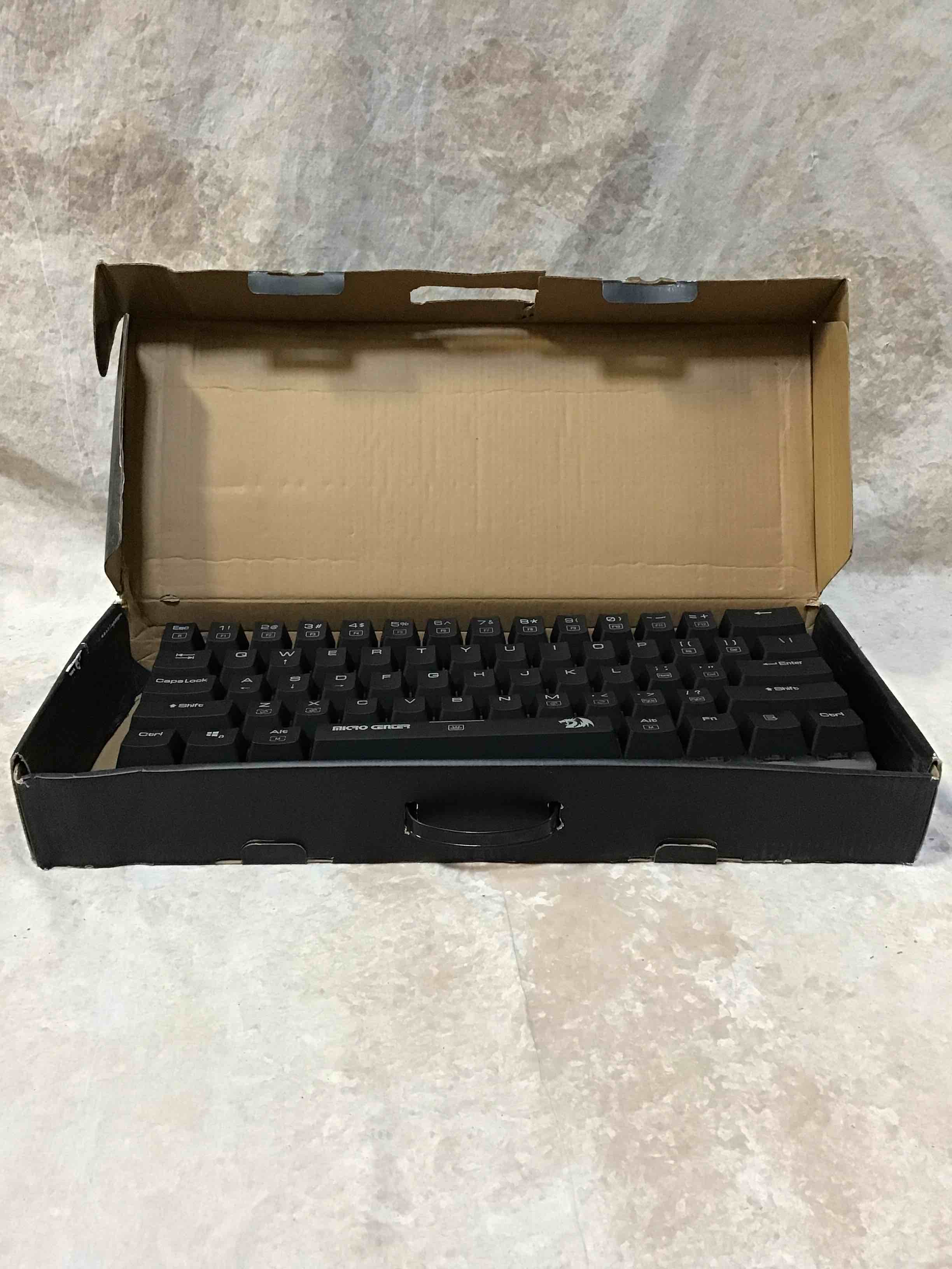 https://s3.amazonaws.com/lotting-images-prod/bidfta/RED3586215_1753386383737.jpeg