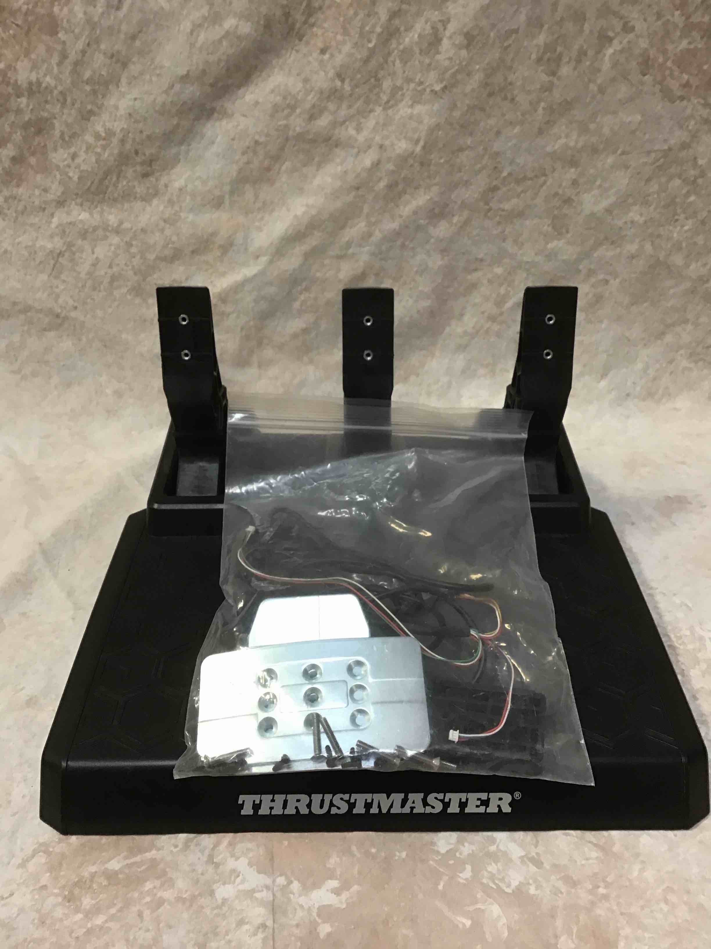 https://s3.amazonaws.com/lotting-images-prod/bidfta/RED3586869_1750690807420.jpeg