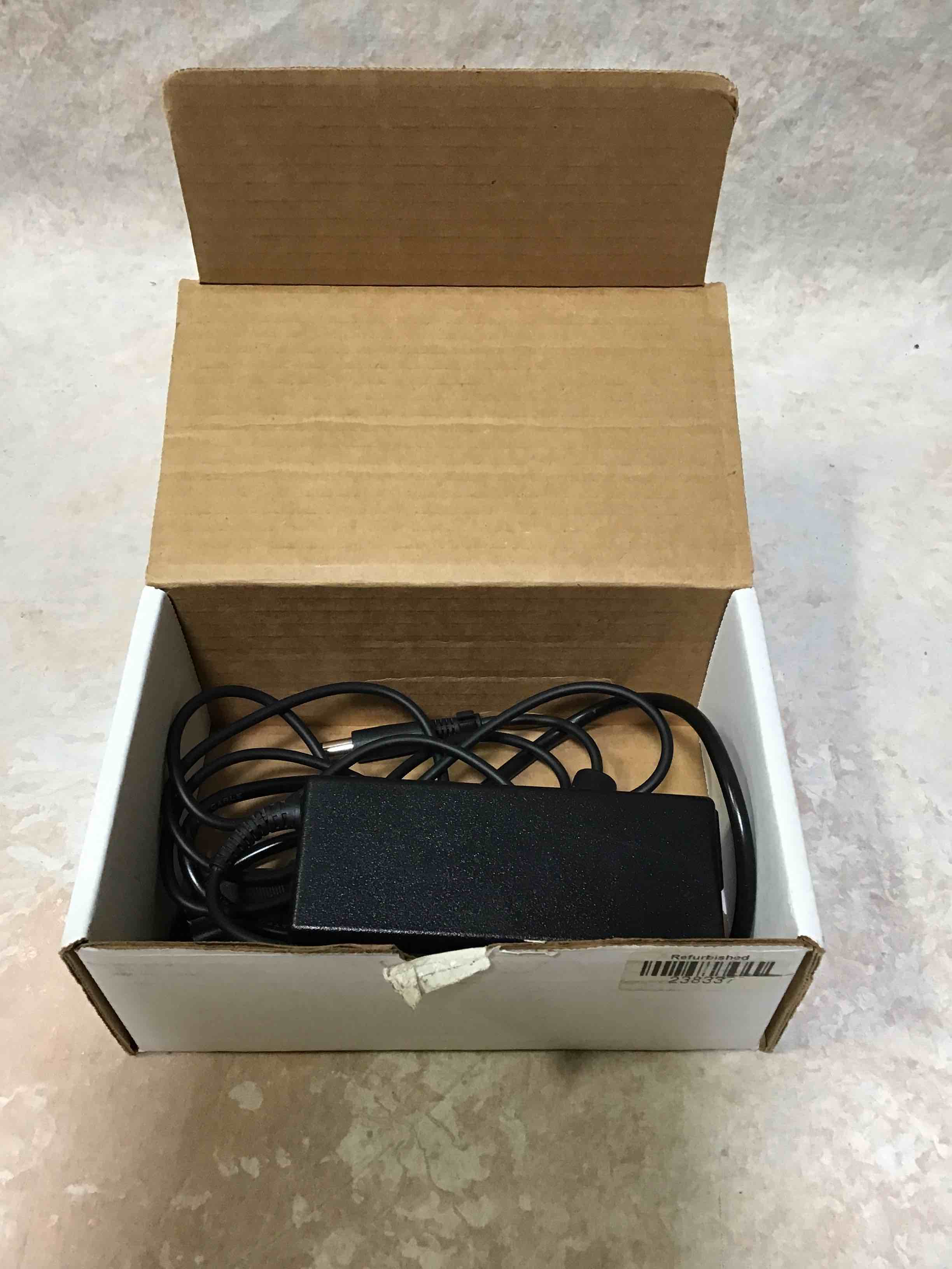 https://s3.amazonaws.com/lotting-images-prod/bidfta/RED3588773_1756488030694.jpeg
