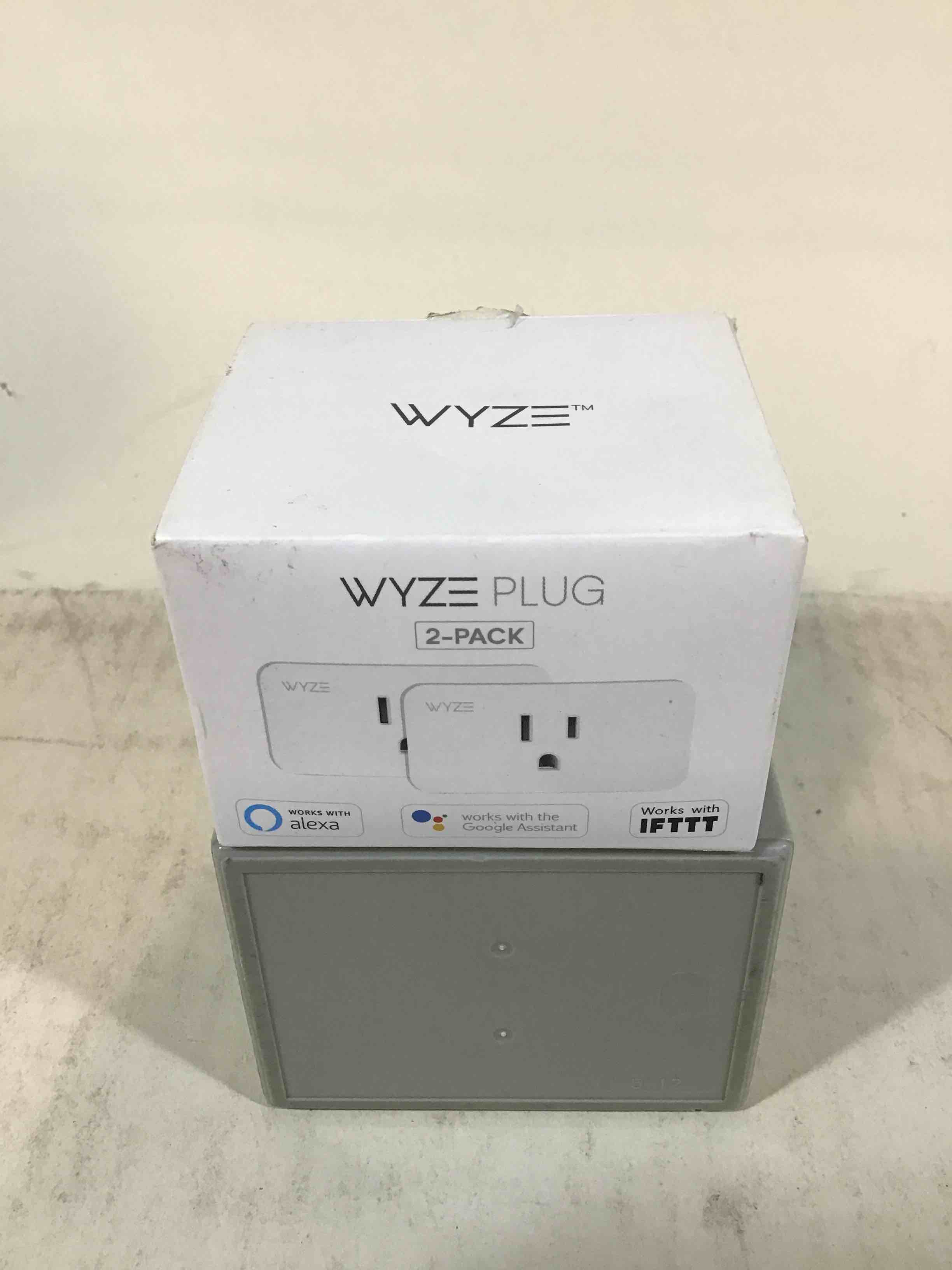 https://s3.amazonaws.com/lotting-images-prod/bidfta/RED3588857_1756411384821.jpeg