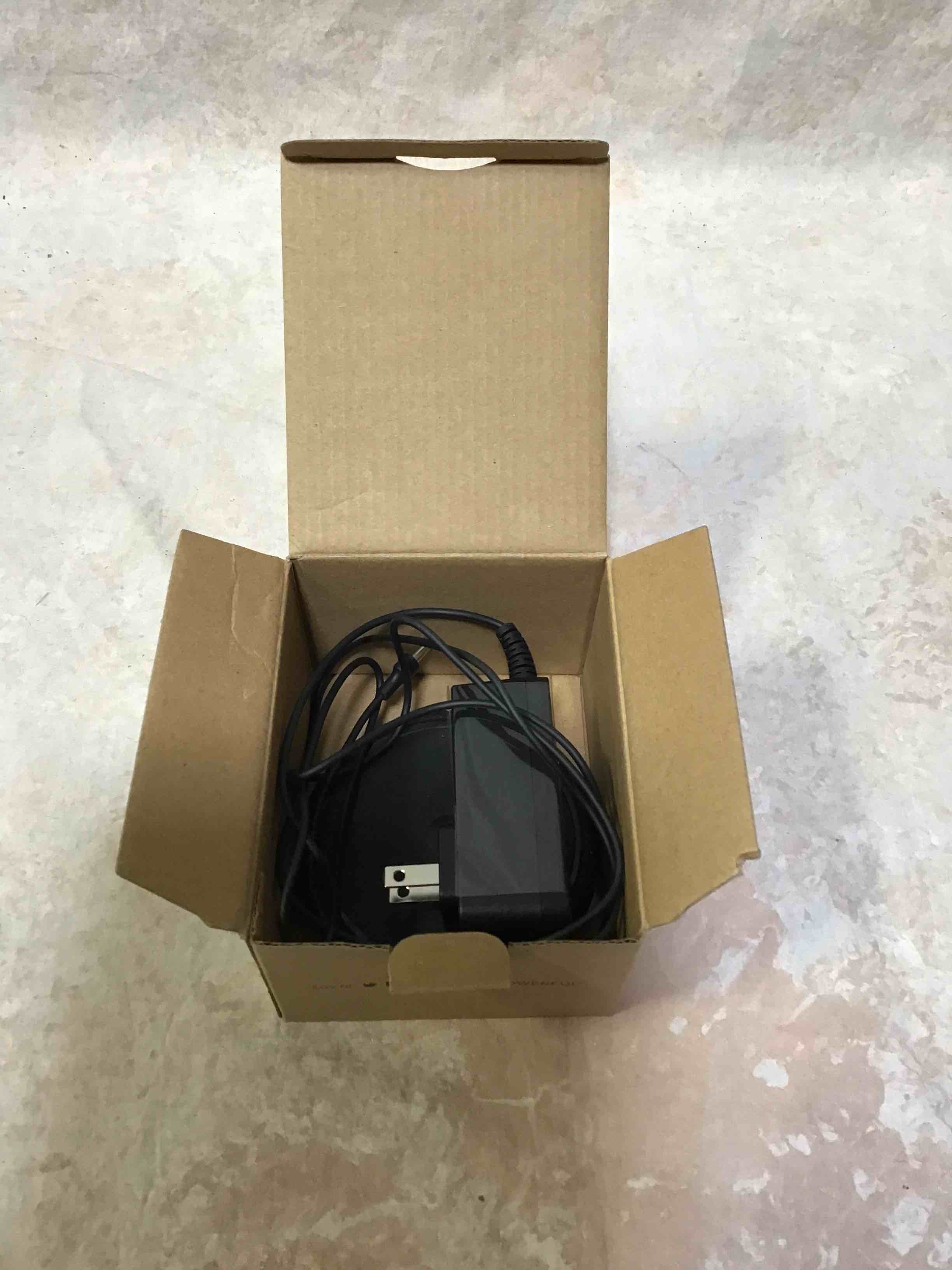 https://s3.amazonaws.com/lotting-images-prod/bidfta/RED3589089_1756143271542.jpeg
