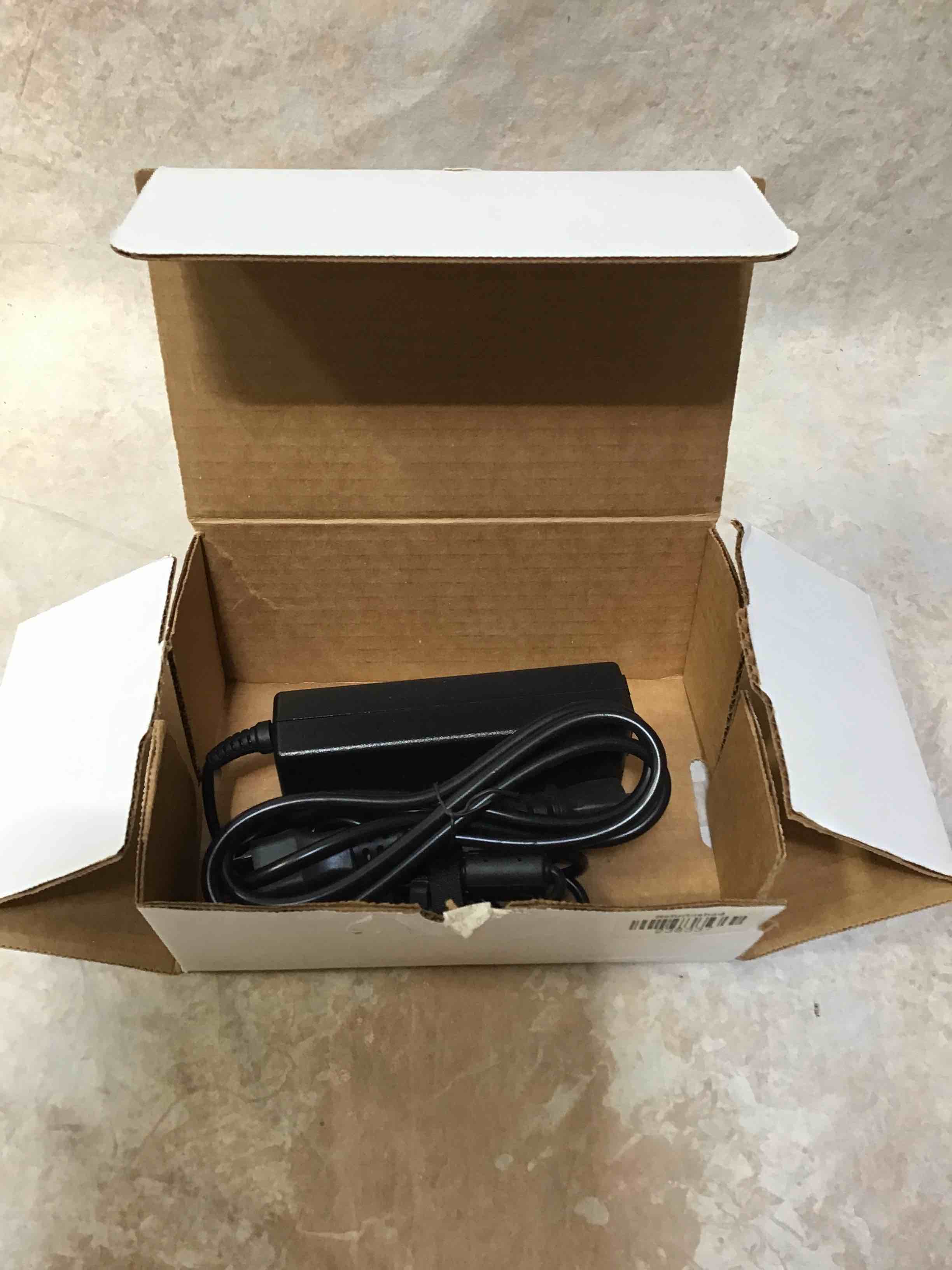 https://s3.amazonaws.com/lotting-images-prod/bidfta/RED3589093_1756143556928.jpeg