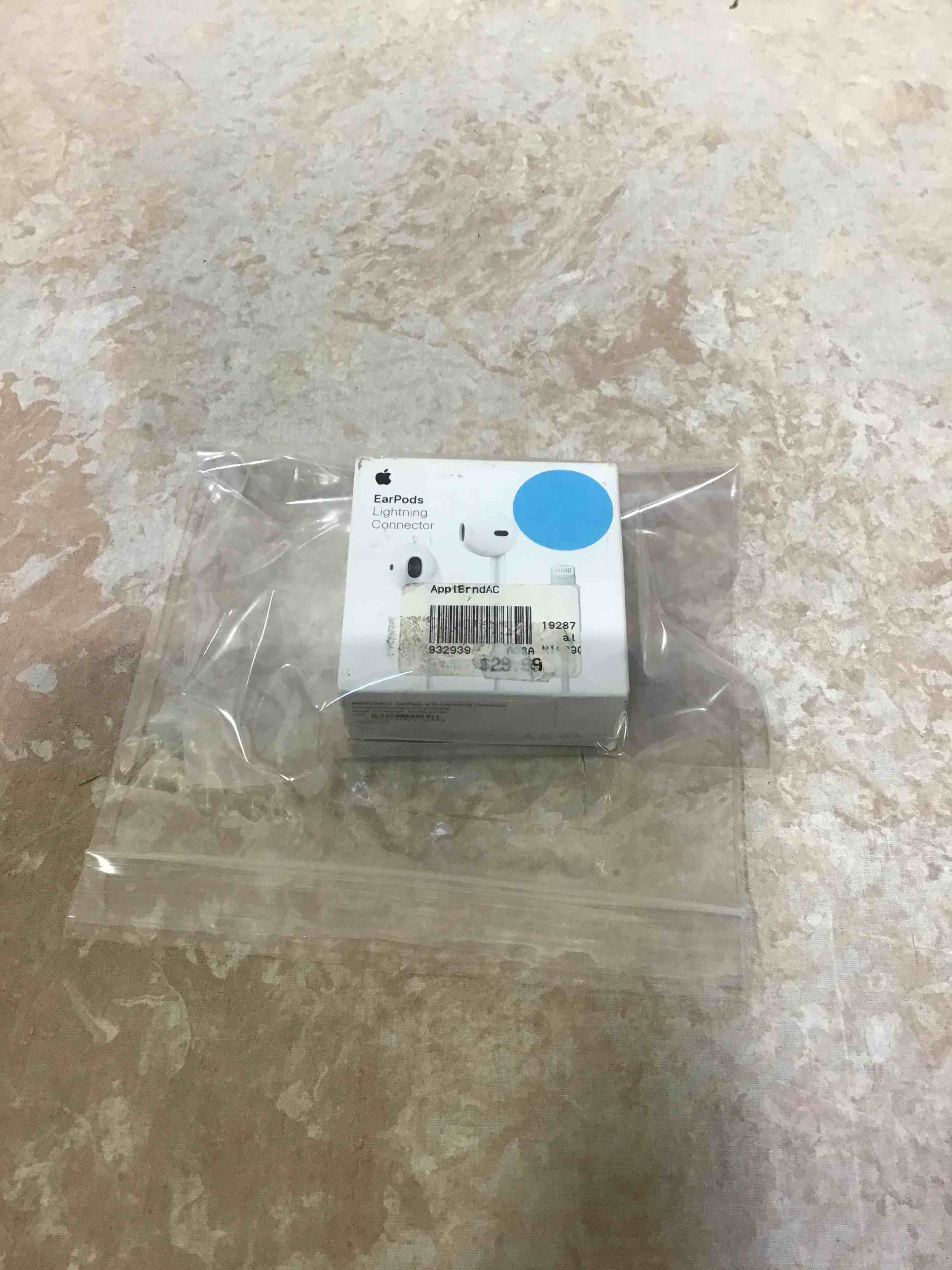 https://s3.amazonaws.com/lotting-images-prod/bidfta/RED3589573_1759509802918.jpeg