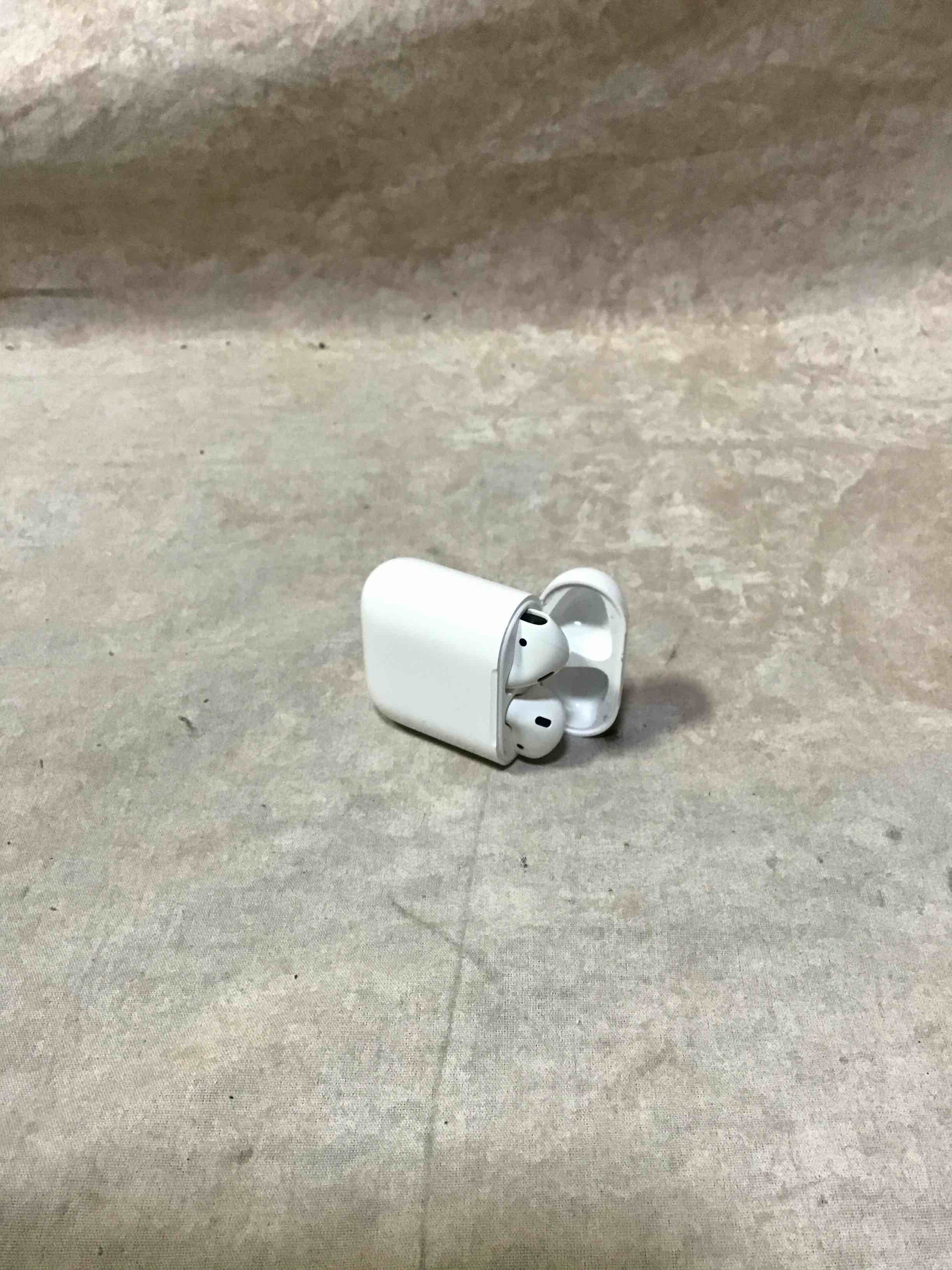Apple AirPods 