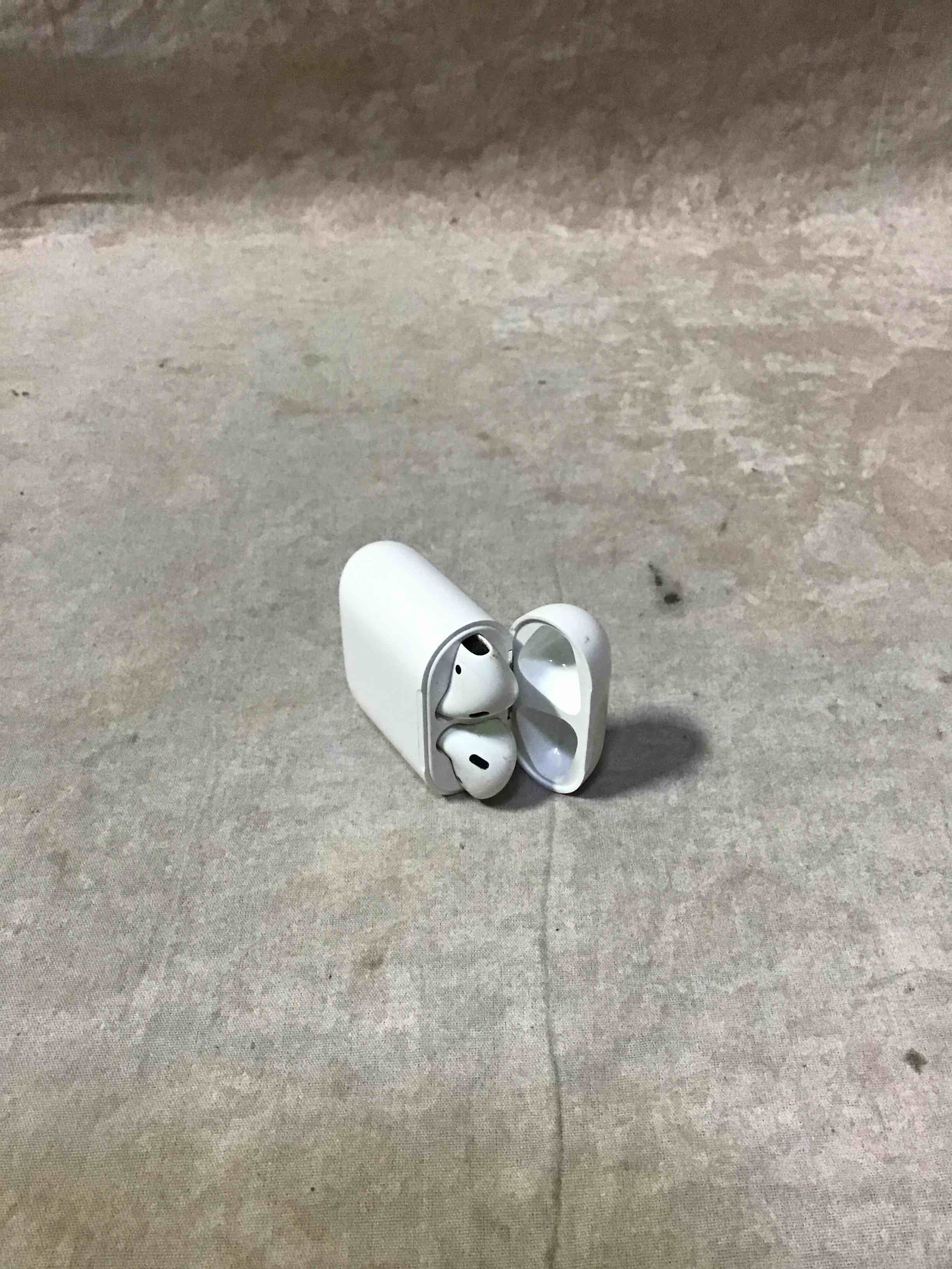 Apple AirPods 