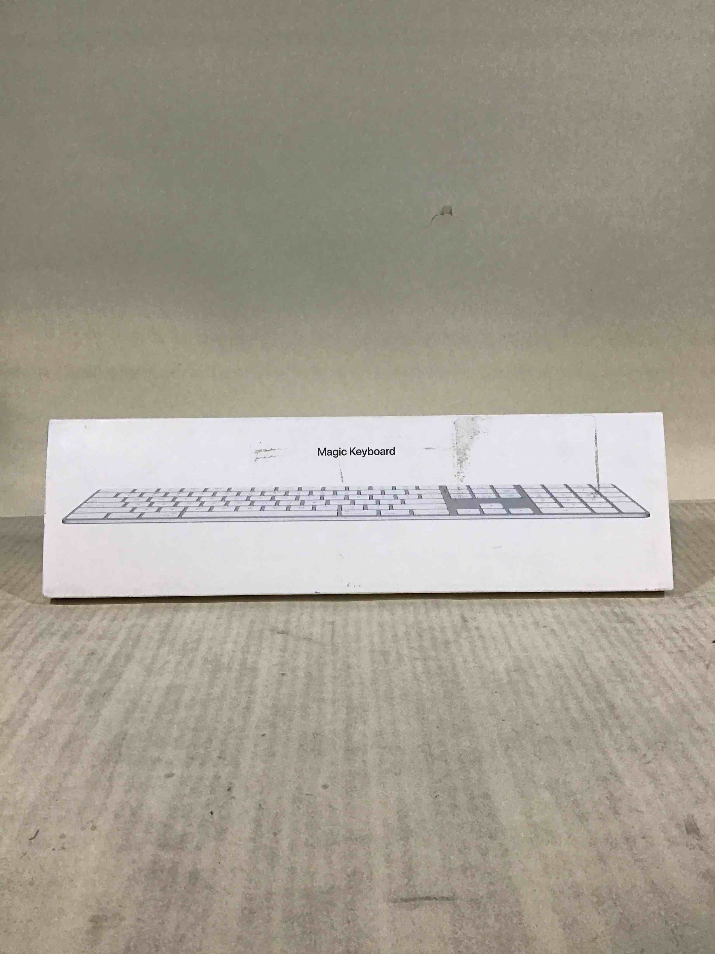 https://s3.amazonaws.com/lotting-images-prod/bidfta/RED3591092_1734974700035.jpeg