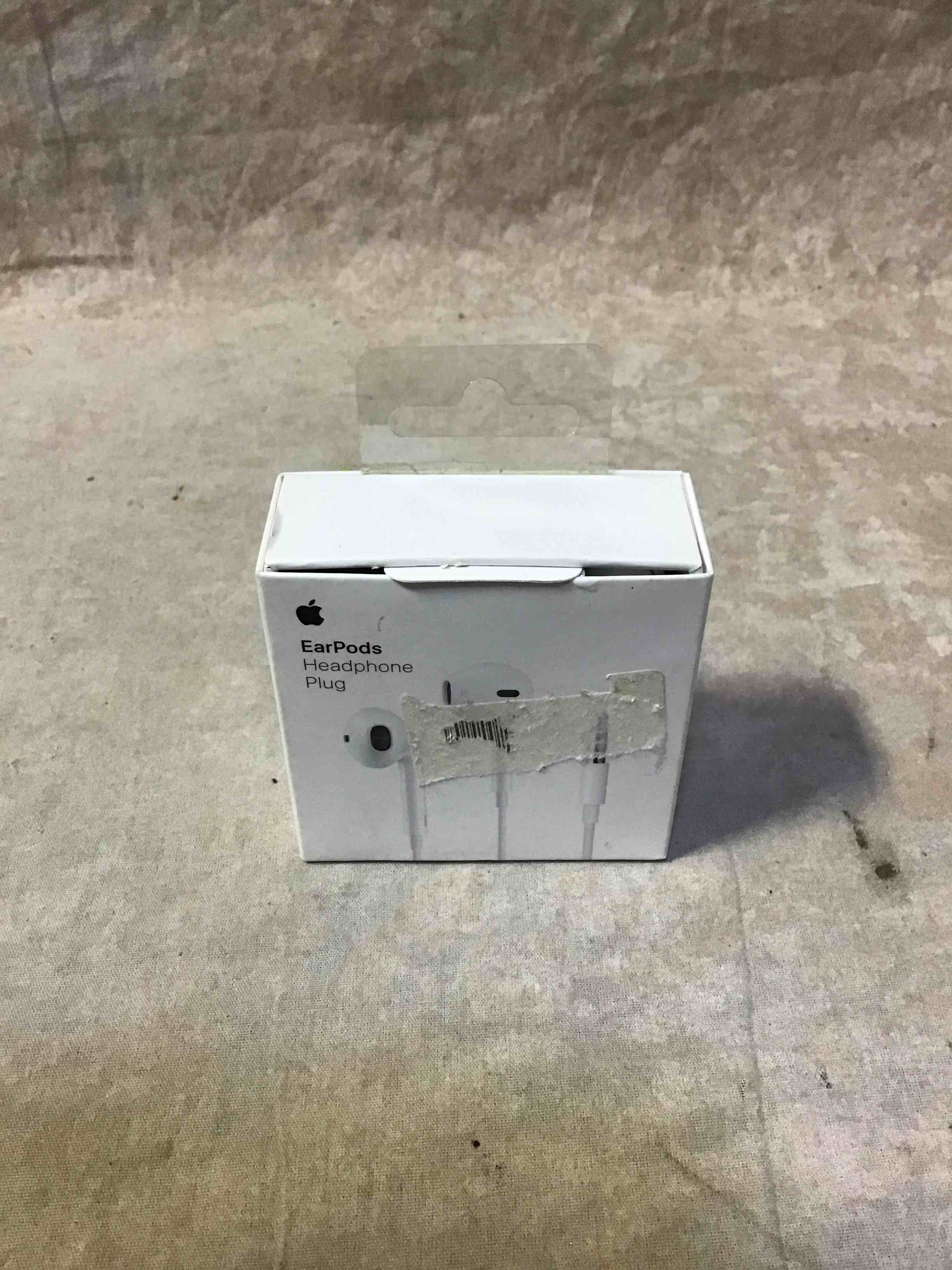 https://s3.amazonaws.com/lotting-images-prod/bidfta/RED3591901_1737744764793.jpeg