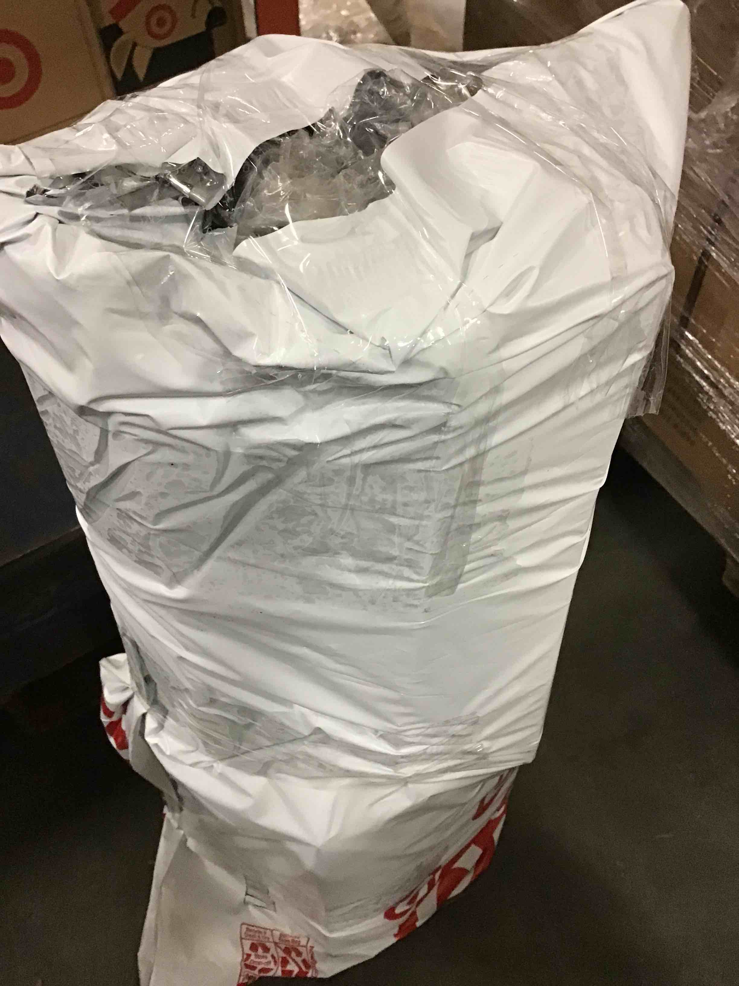 https://s3.amazonaws.com/lotting-images-prod/bidfta/RED3599702_1692209555046.jpeg