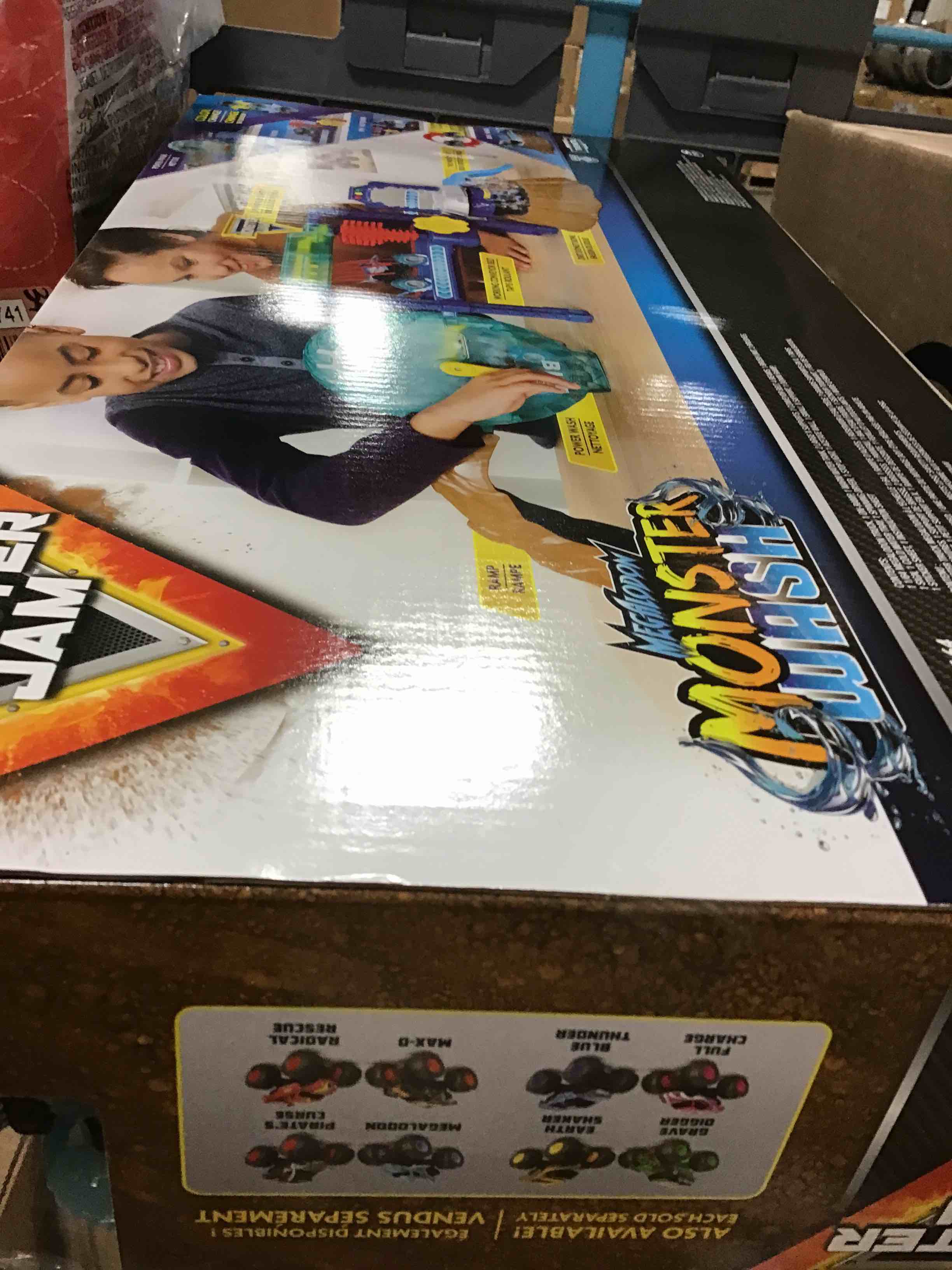 https://s3.amazonaws.com/lotting-images-prod/bidfta/RED3665758_1688565546019.jpeg