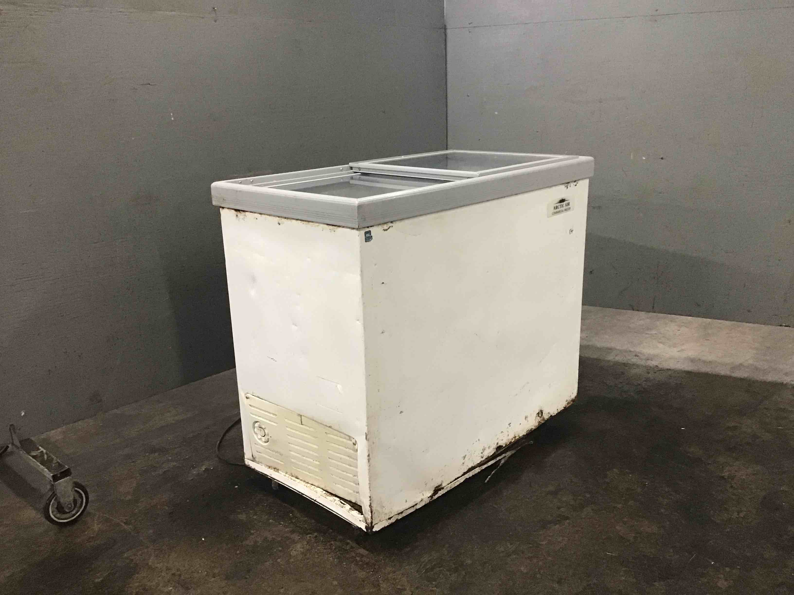https://s3.amazonaws.com/lotting-images-prod/bidfta/RED3668132_1717441310750.jpeg