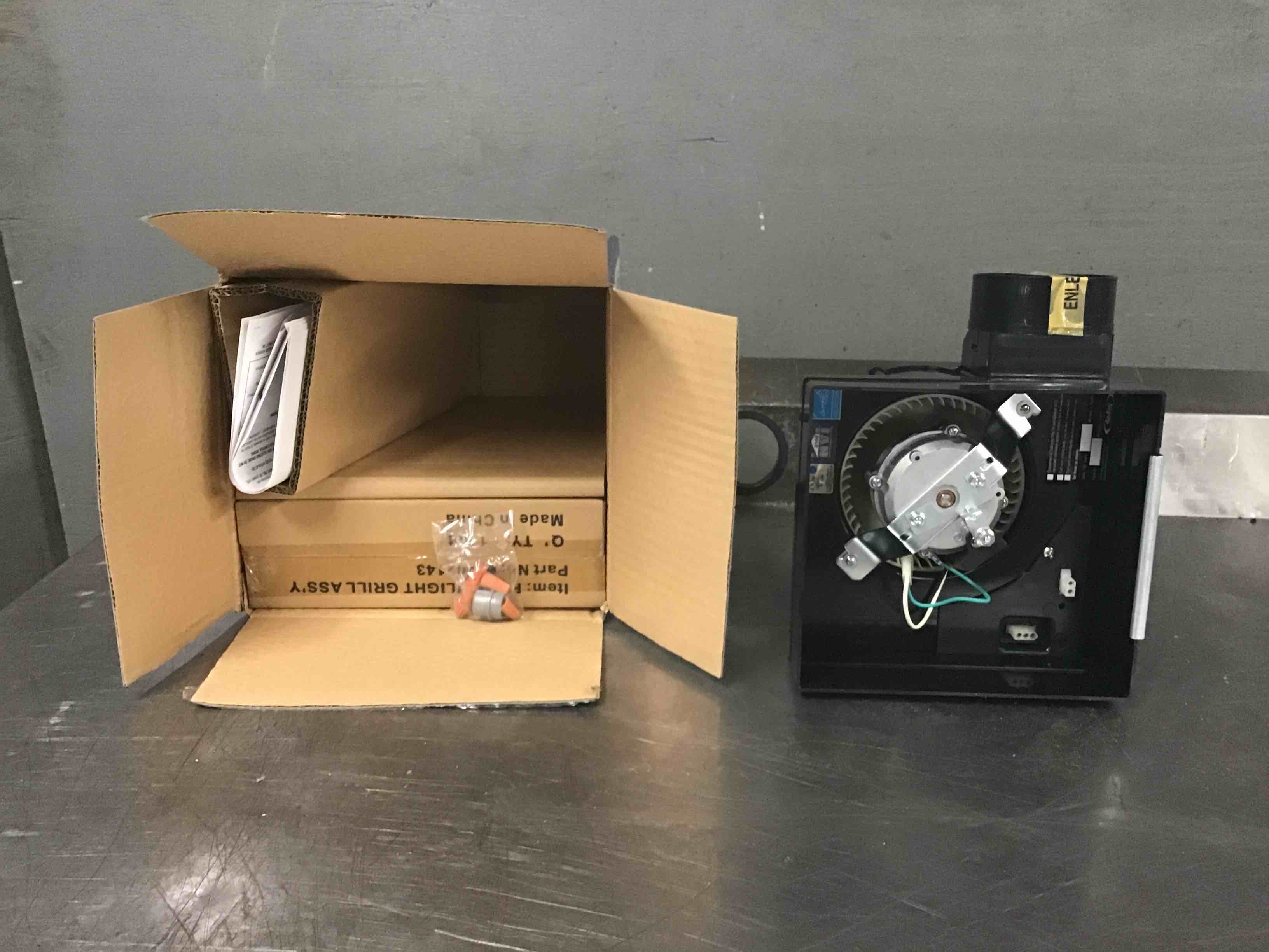 https://s3.amazonaws.com/lotting-images-prod/bidfta/RED3668807_1720617259982.jpeg