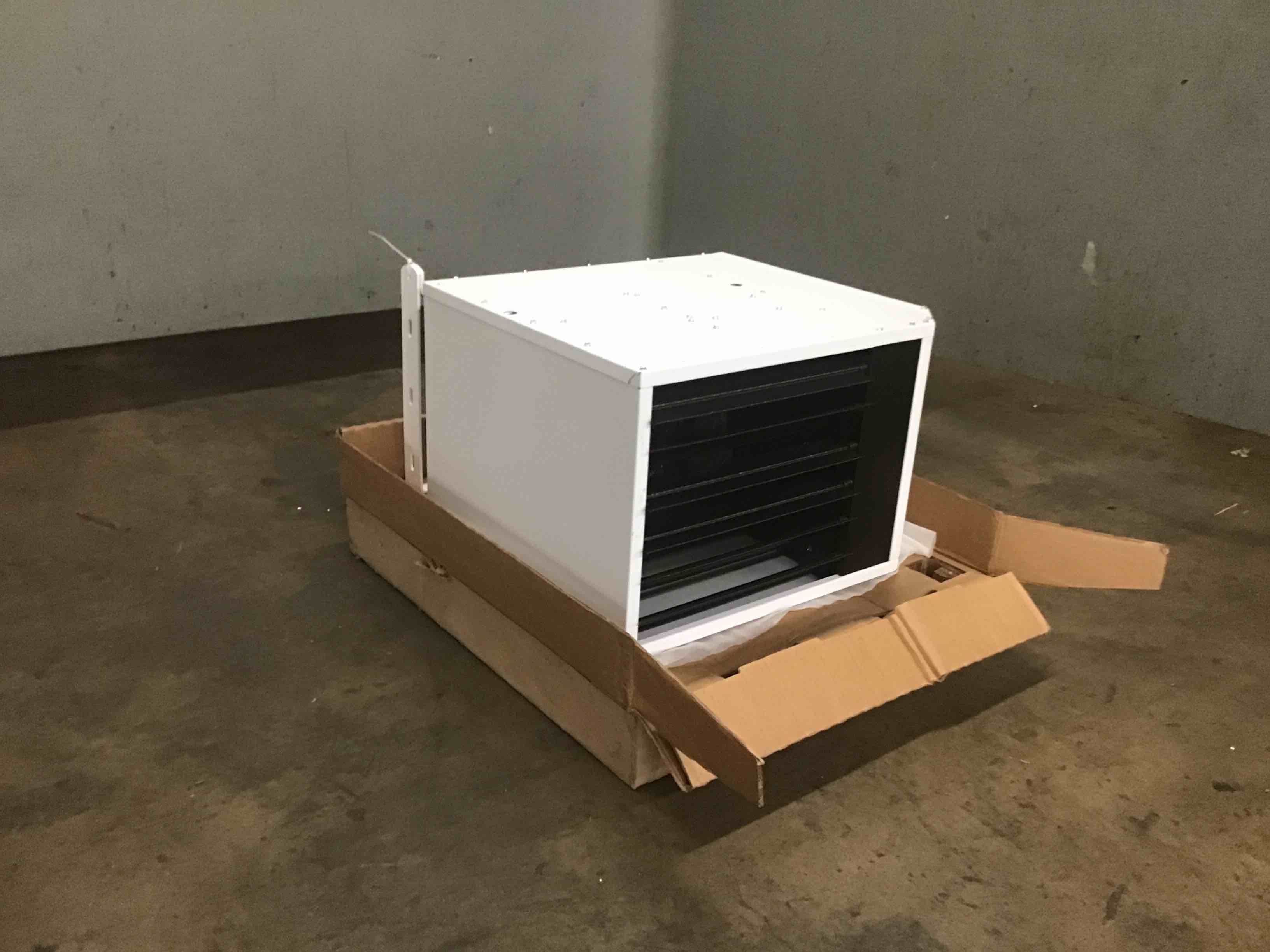https://s3.amazonaws.com/lotting-images-prod/bidfta/RED3669434_1723818806521.jpeg