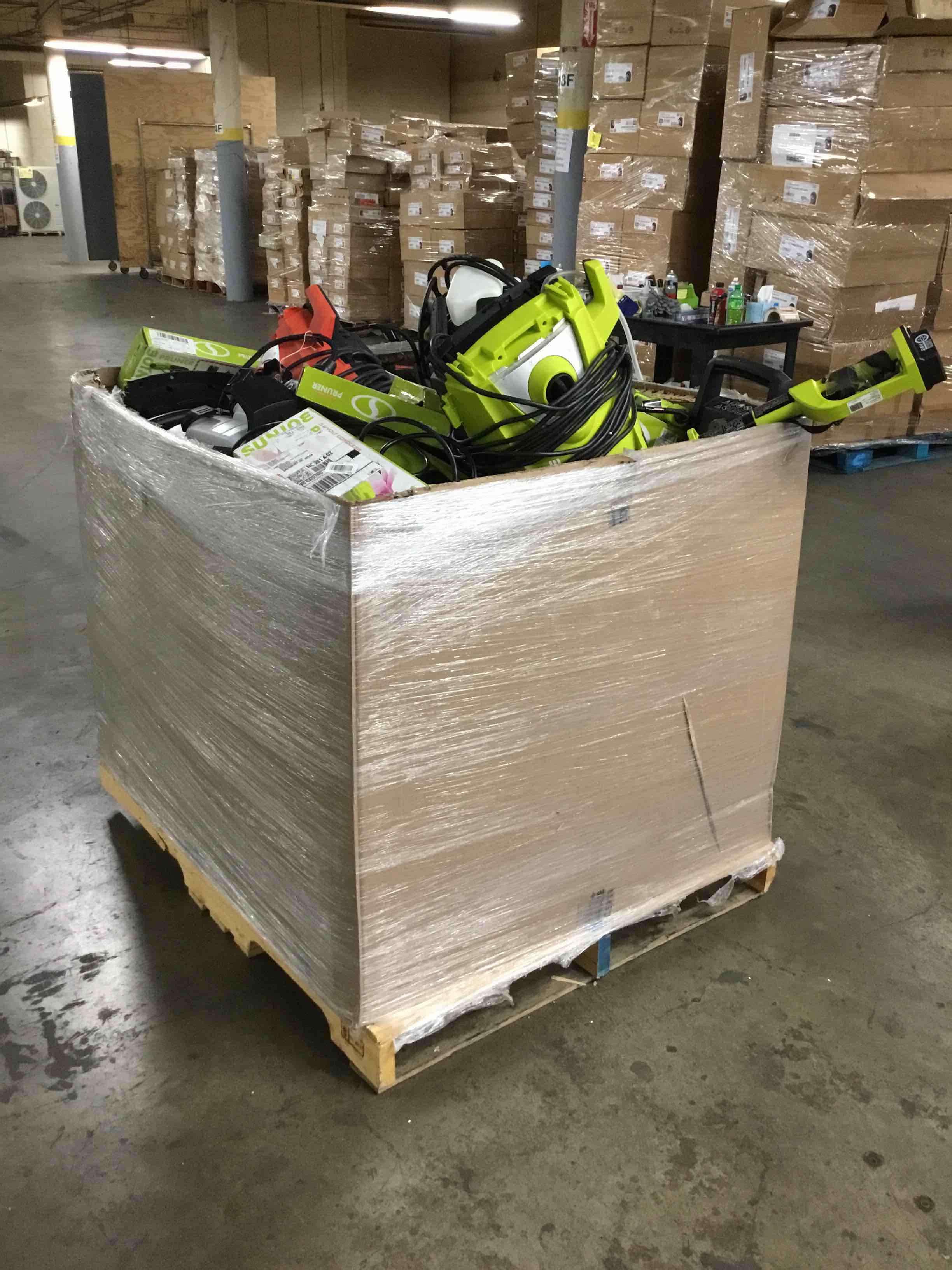 https://s3.amazonaws.com/lotting-images-prod/bidfta/RED3670126_1705595382566.jpeg