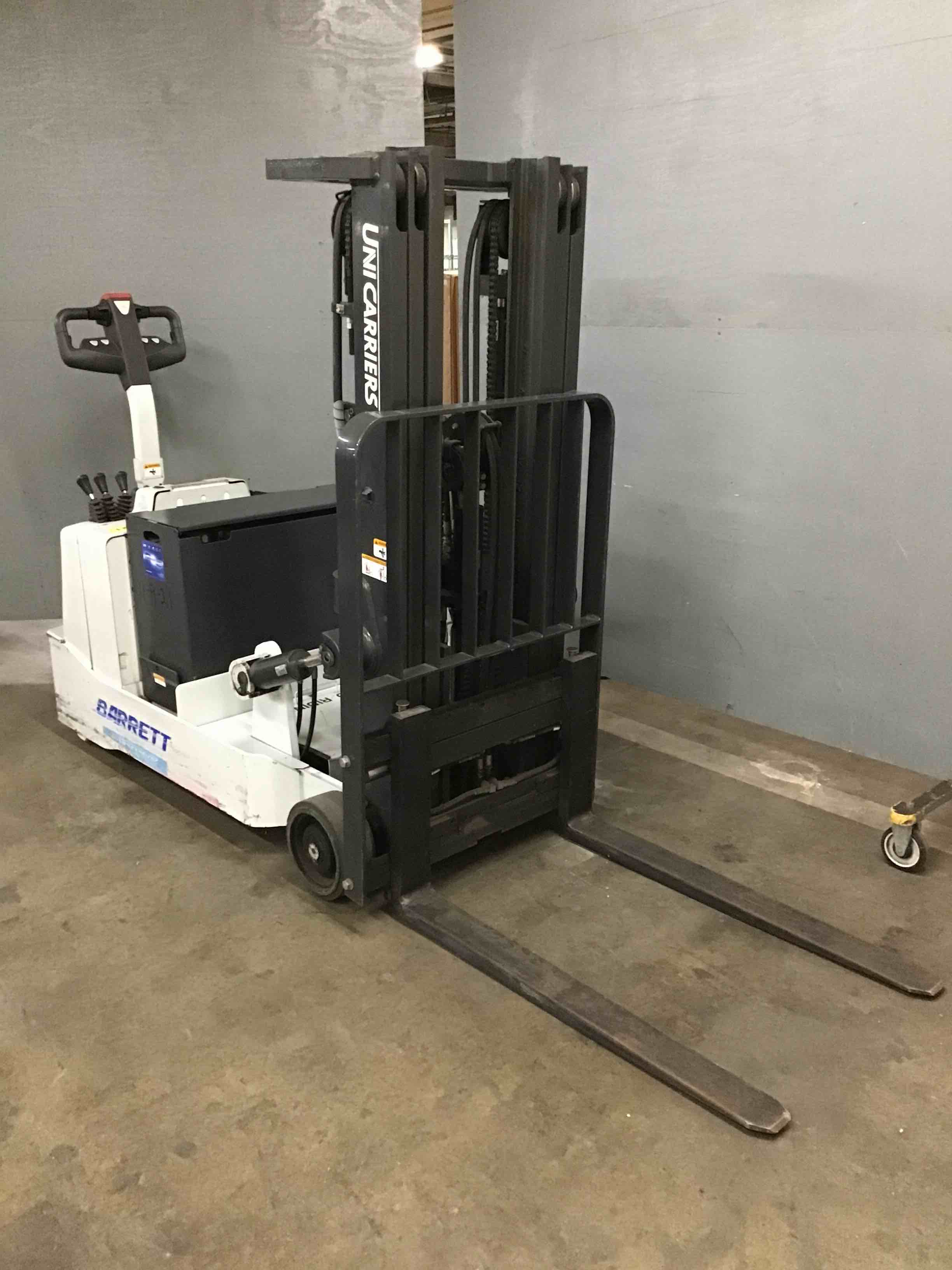 https://s3.amazonaws.com/lotting-images-prod/bidfta/RED3670471_1707404065361.jpeg