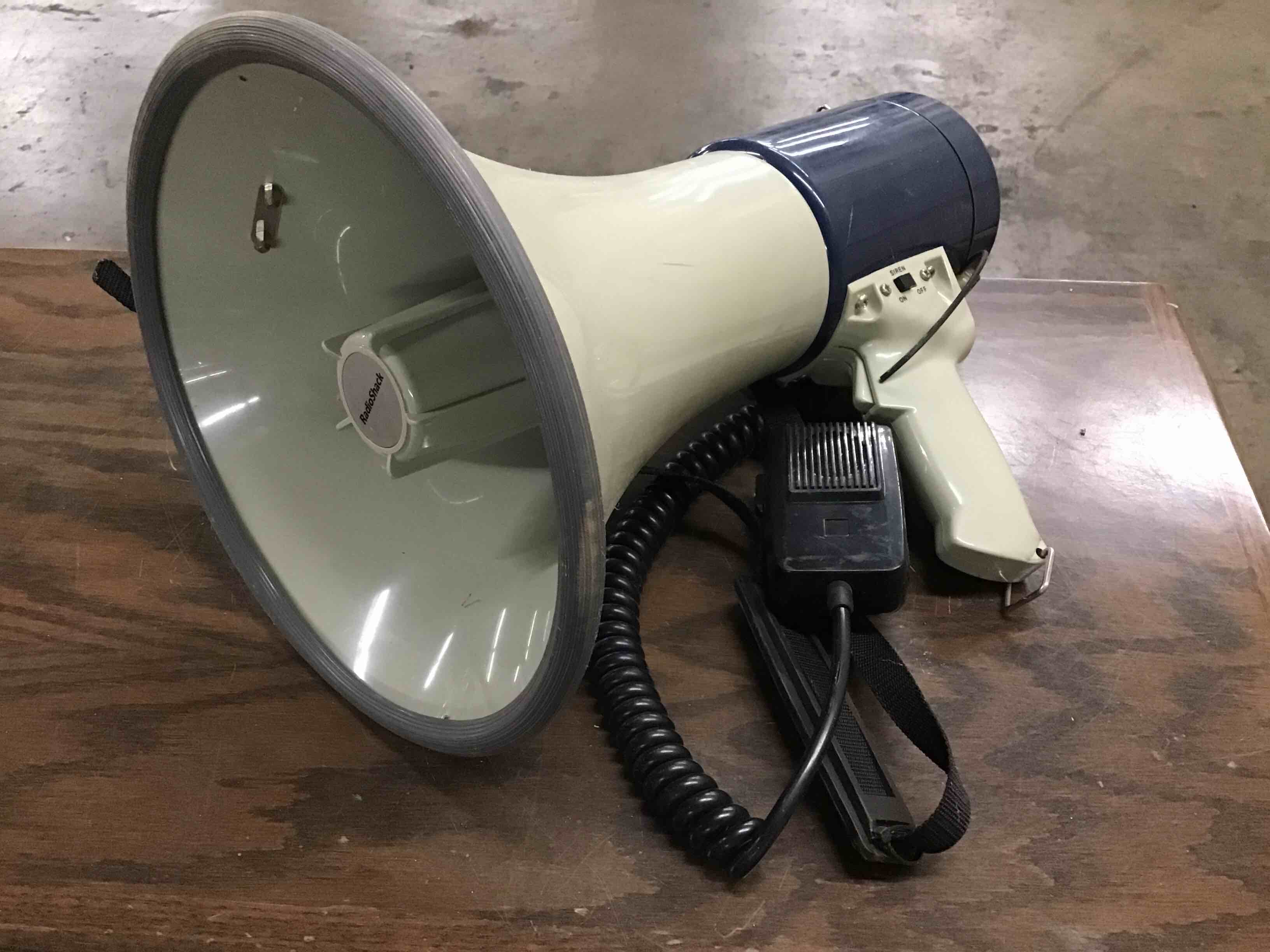 Radio Shack 10 Watt Powerhorn With Handled Microphone 