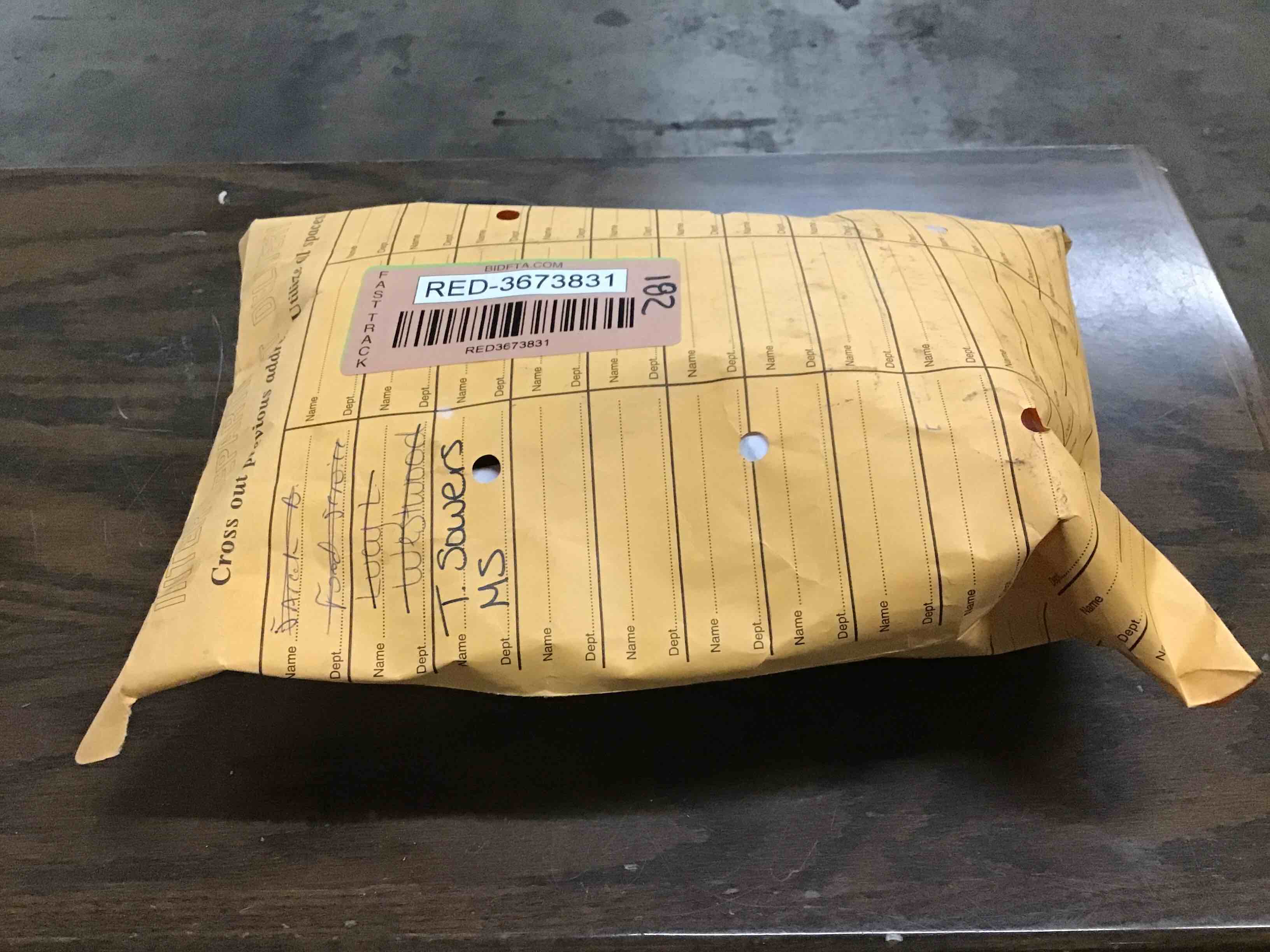 https://s3.amazonaws.com/lotting-images-prod/bidfta/RED3673831_1729713199631.jpeg