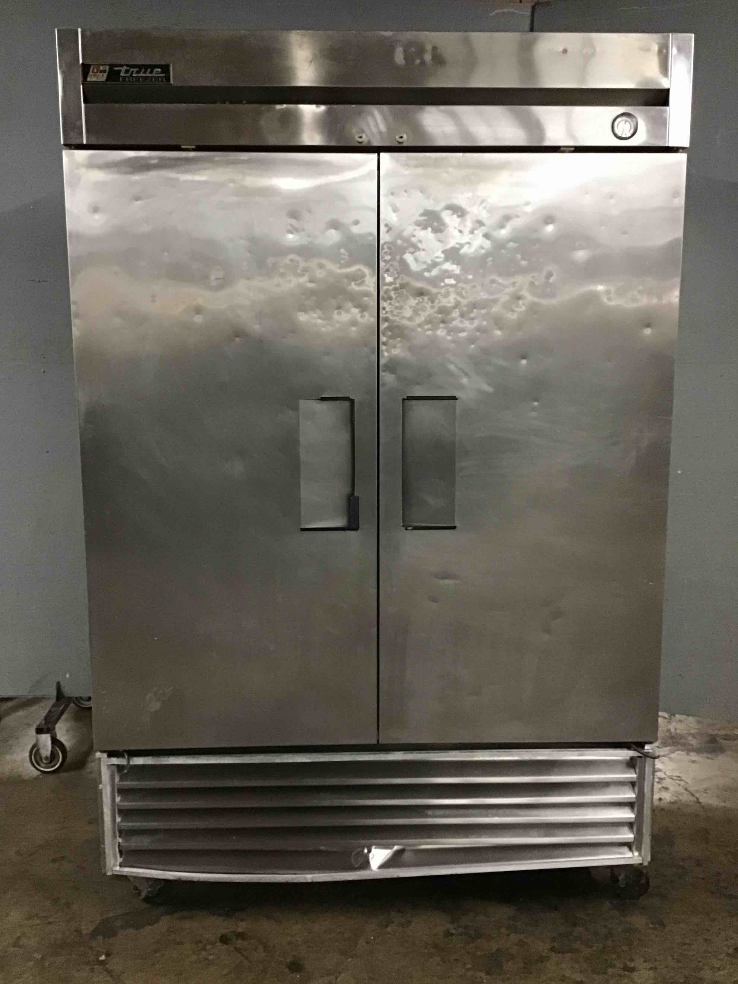 True 30 Inch Stainless Steel Reach-in 2-Door Freezer On Casters 