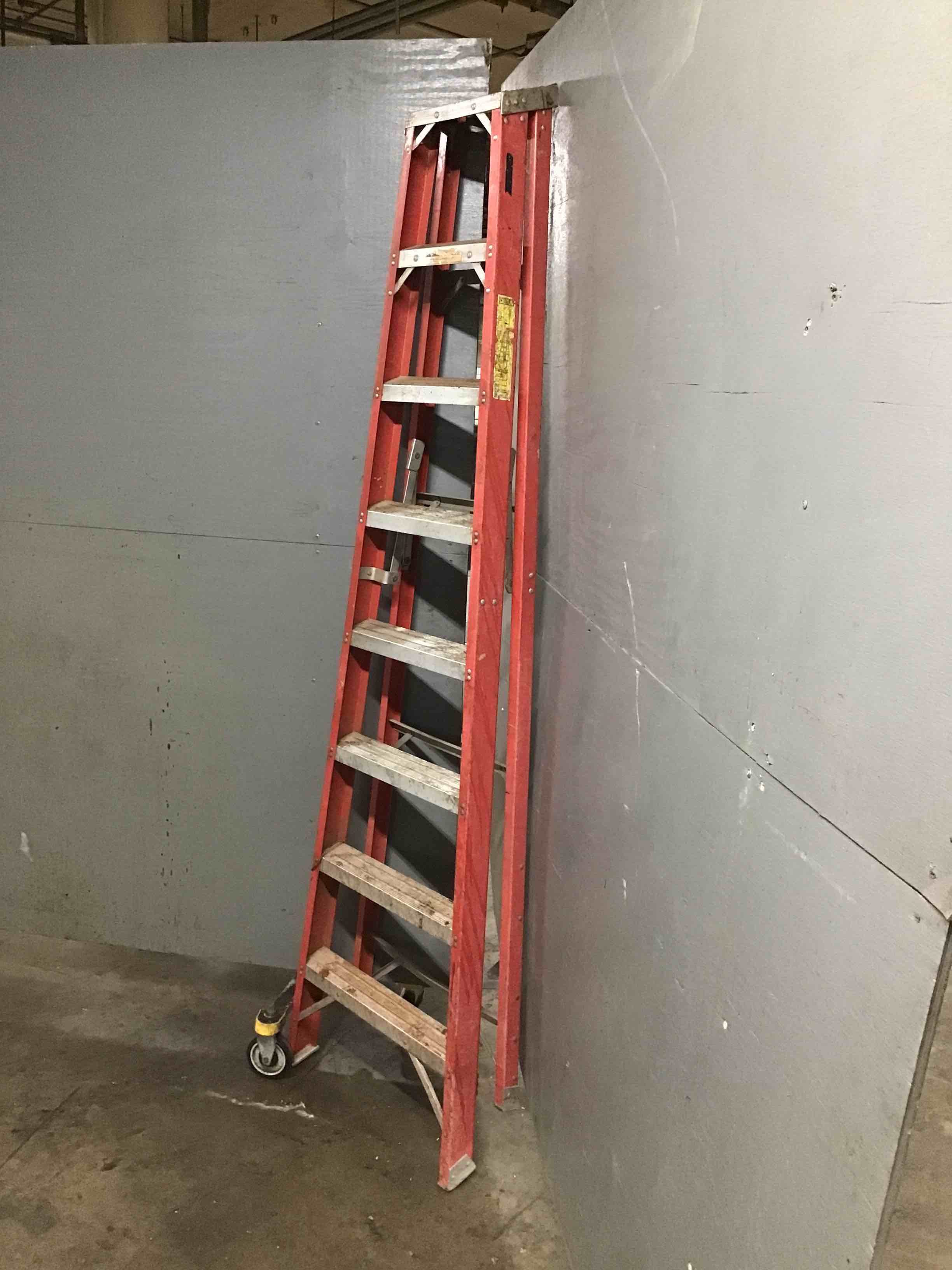 https://s3.amazonaws.com/lotting-images-prod/bidfta/RED3676424_1720714668464.jpeg