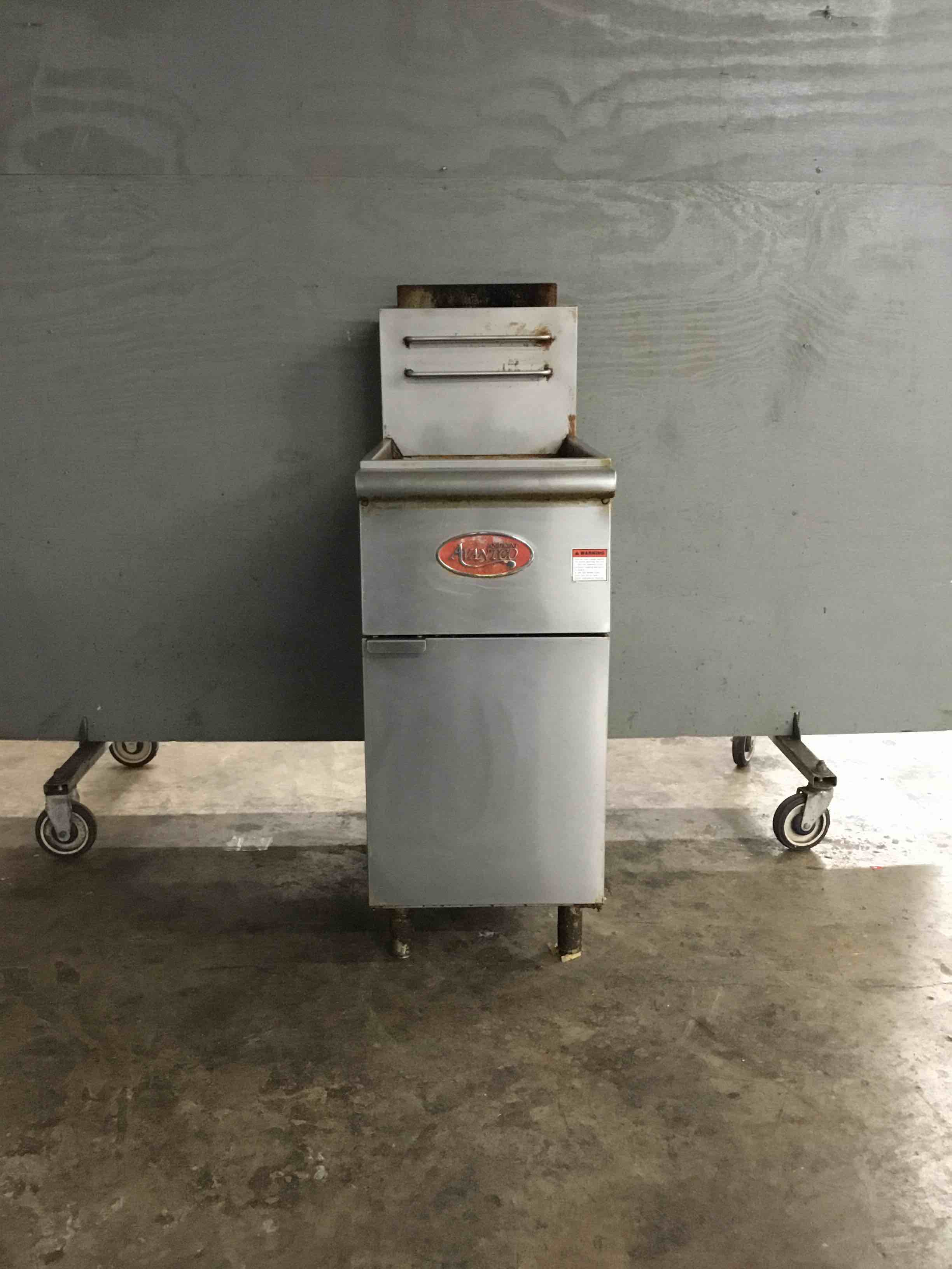 2018 Avantco 40 Lb Natural Gas Fryer