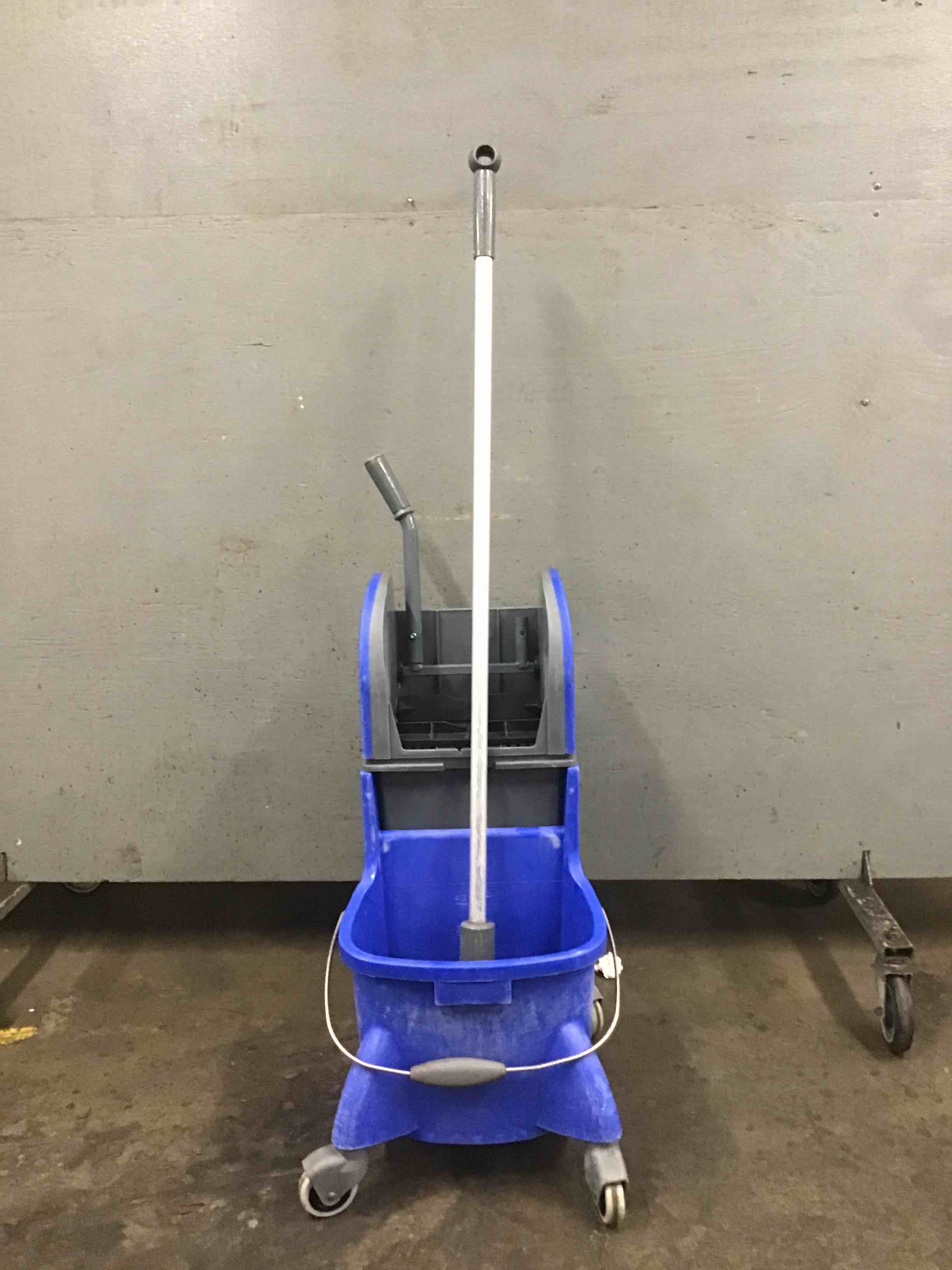 DURALOC BLUE MOP BUCKET