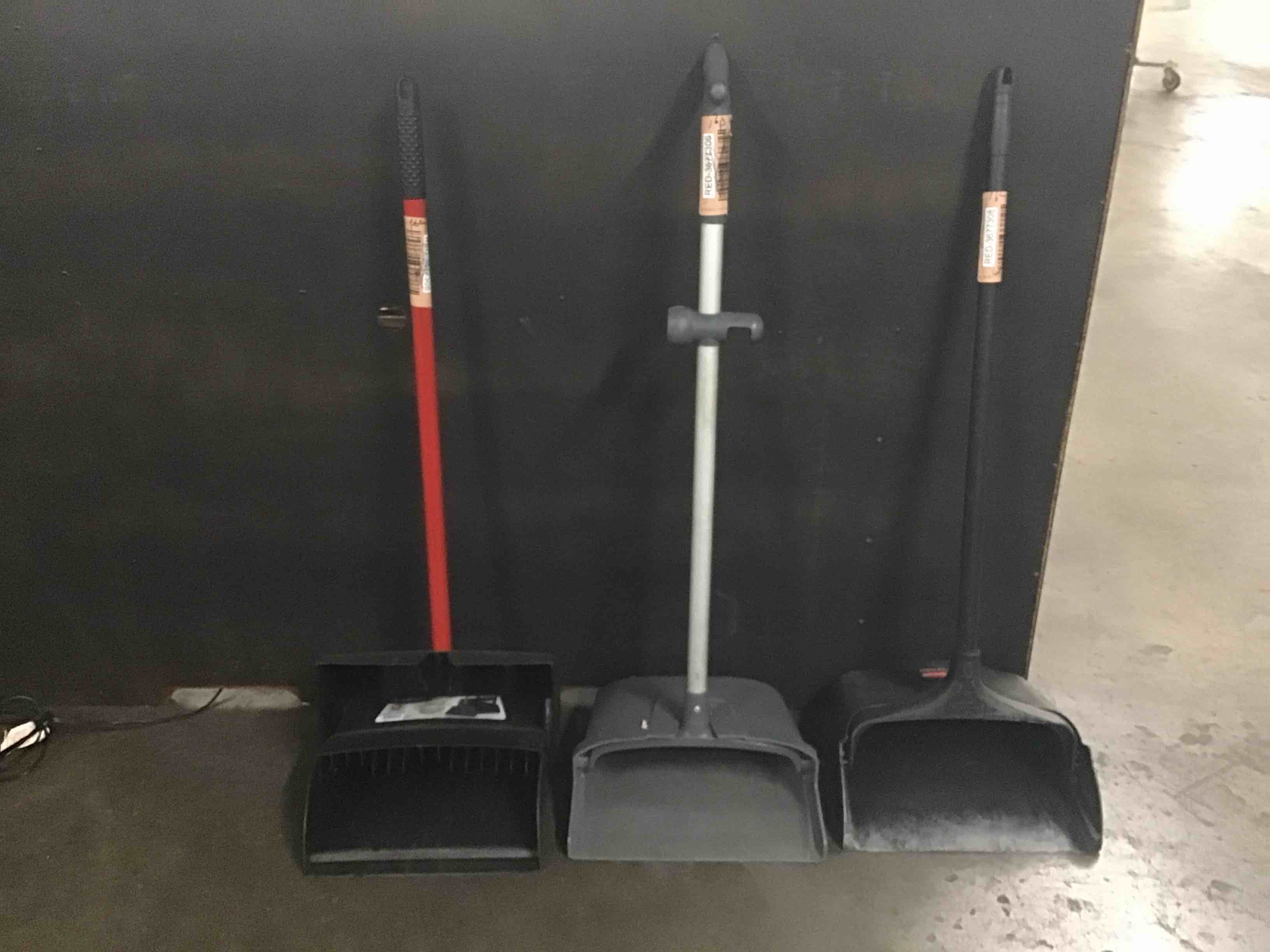 Rubbermaid Lobby Pro Plastic Upright Dust Pan