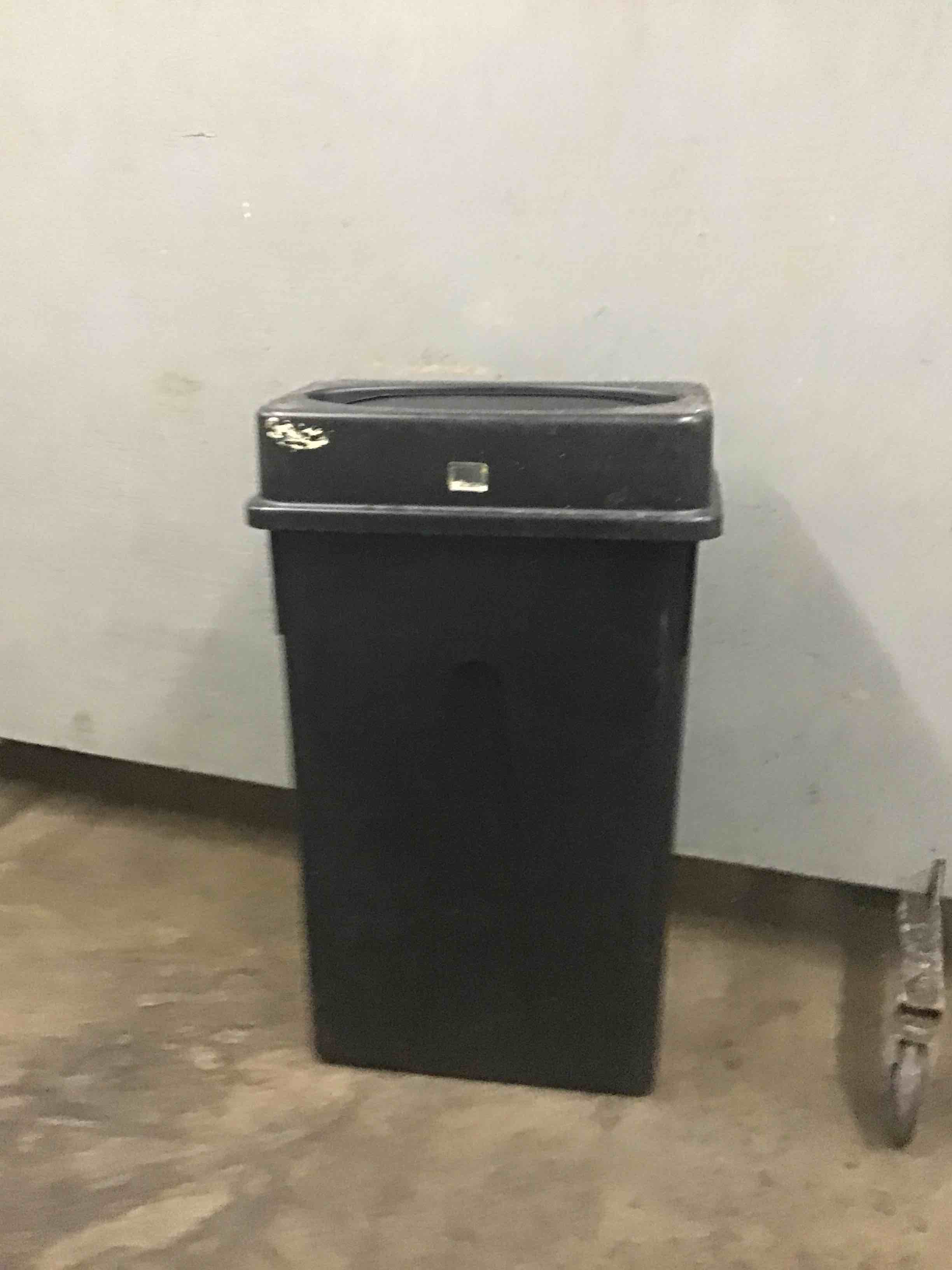 20 Inch Plastic Trash Can 