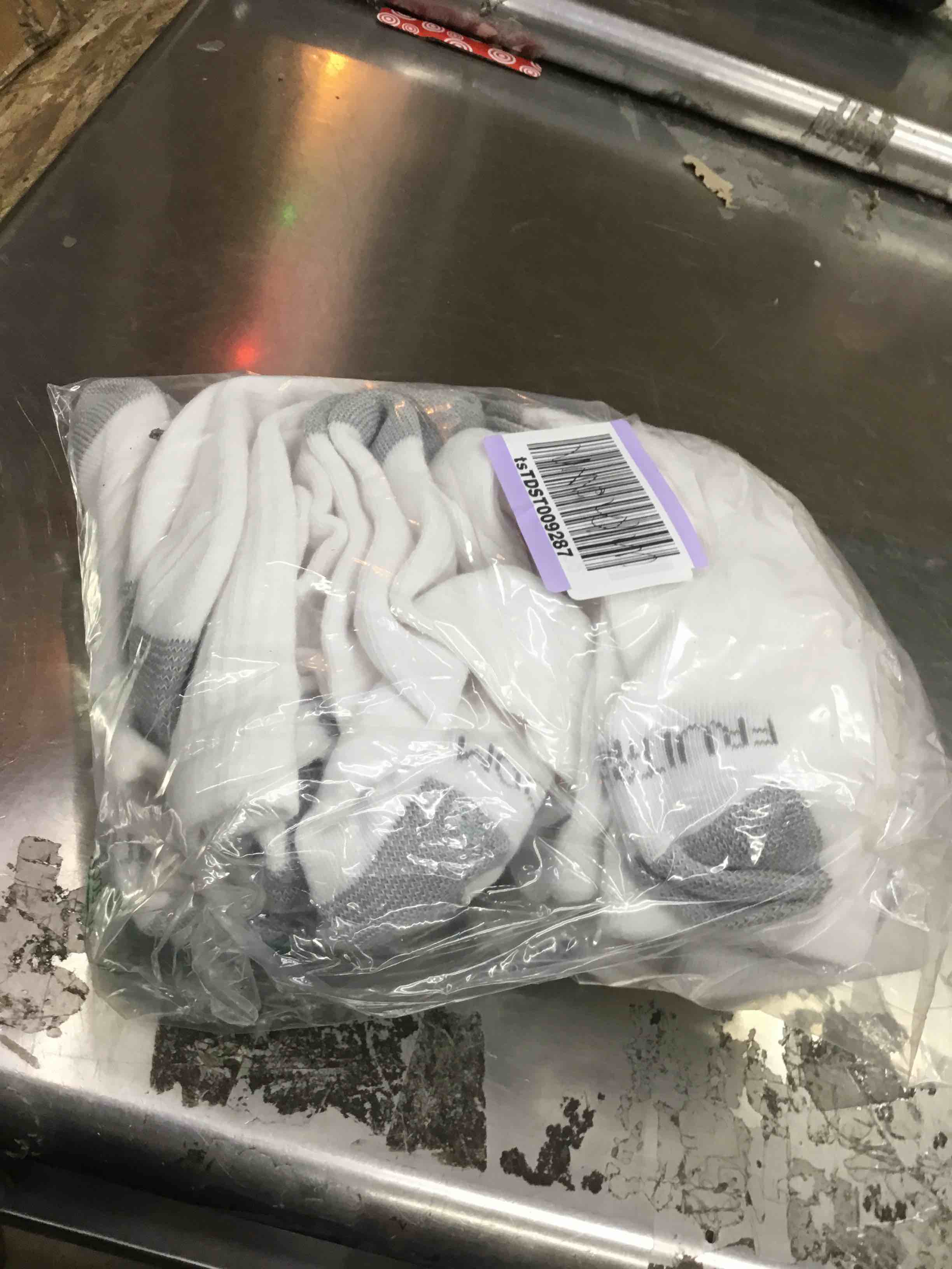 https://s3.amazonaws.com/lotting-images-prod/bidfta/RED3691206_1671031137394.jpeg