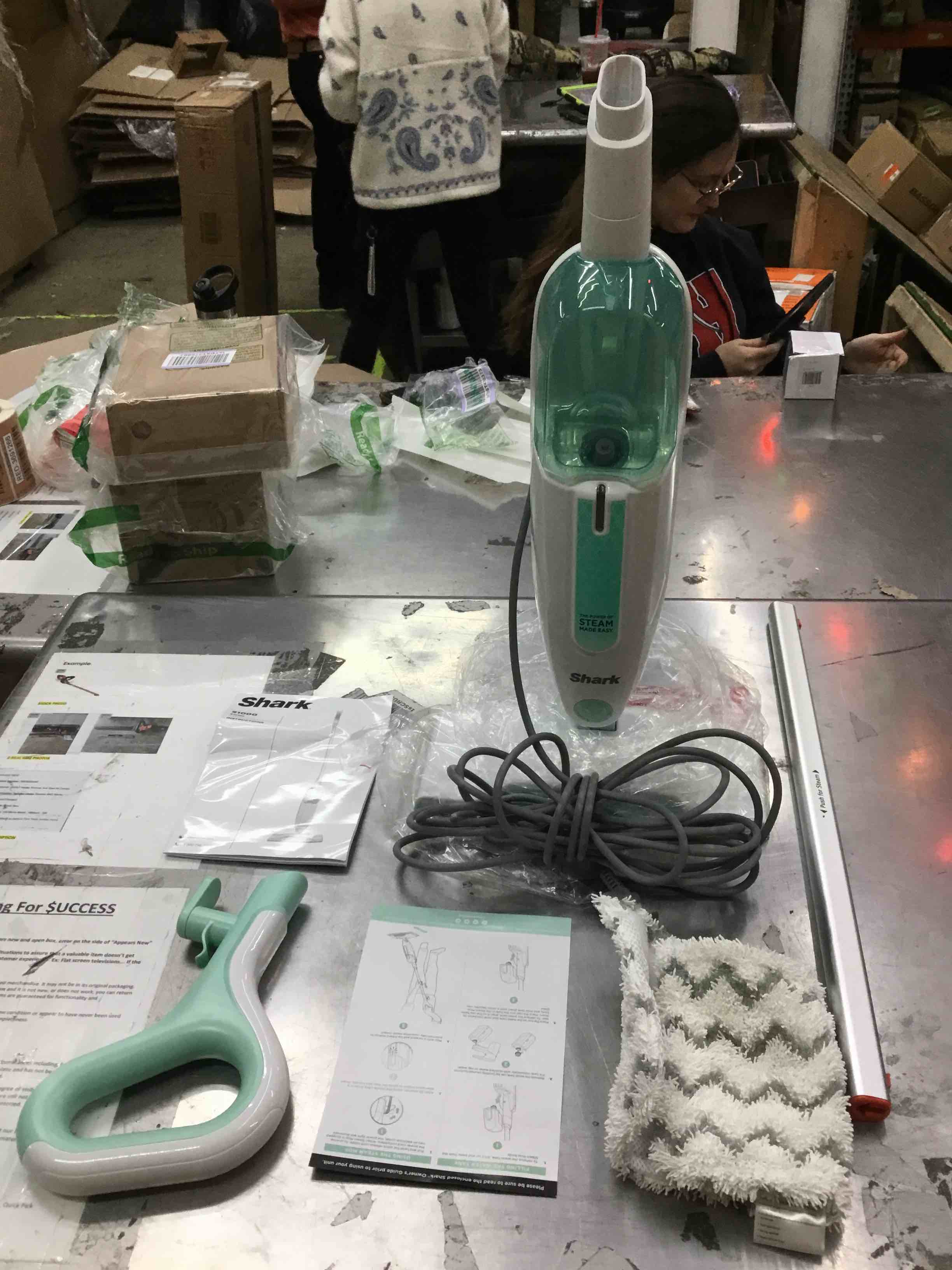 https://s3.amazonaws.com/lotting-images-prod/bidfta/RED3691253_1671031621388.jpeg