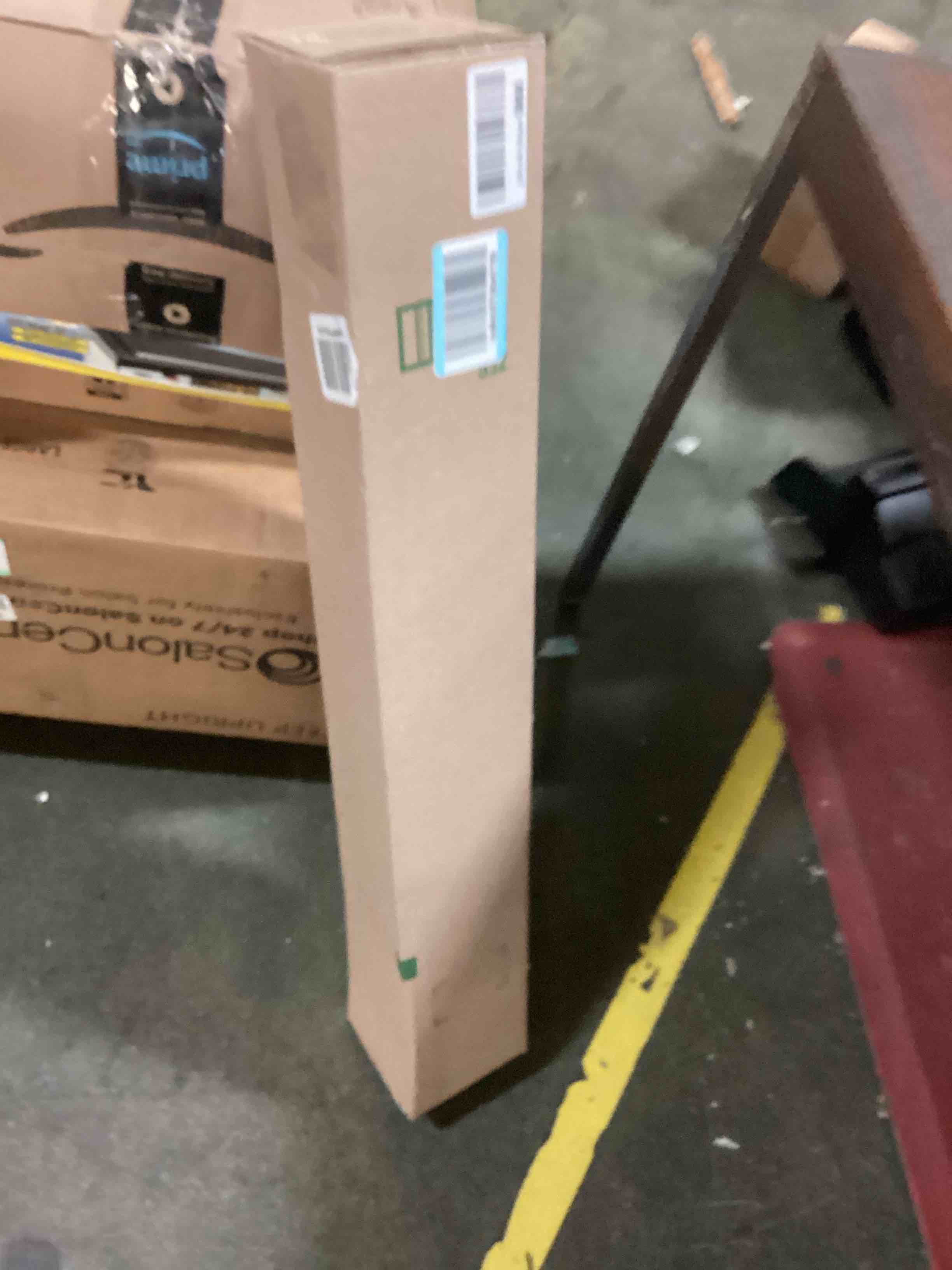 https://s3.amazonaws.com/lotting-images-prod/bidfta/RED3758709_1688389711471.jpeg