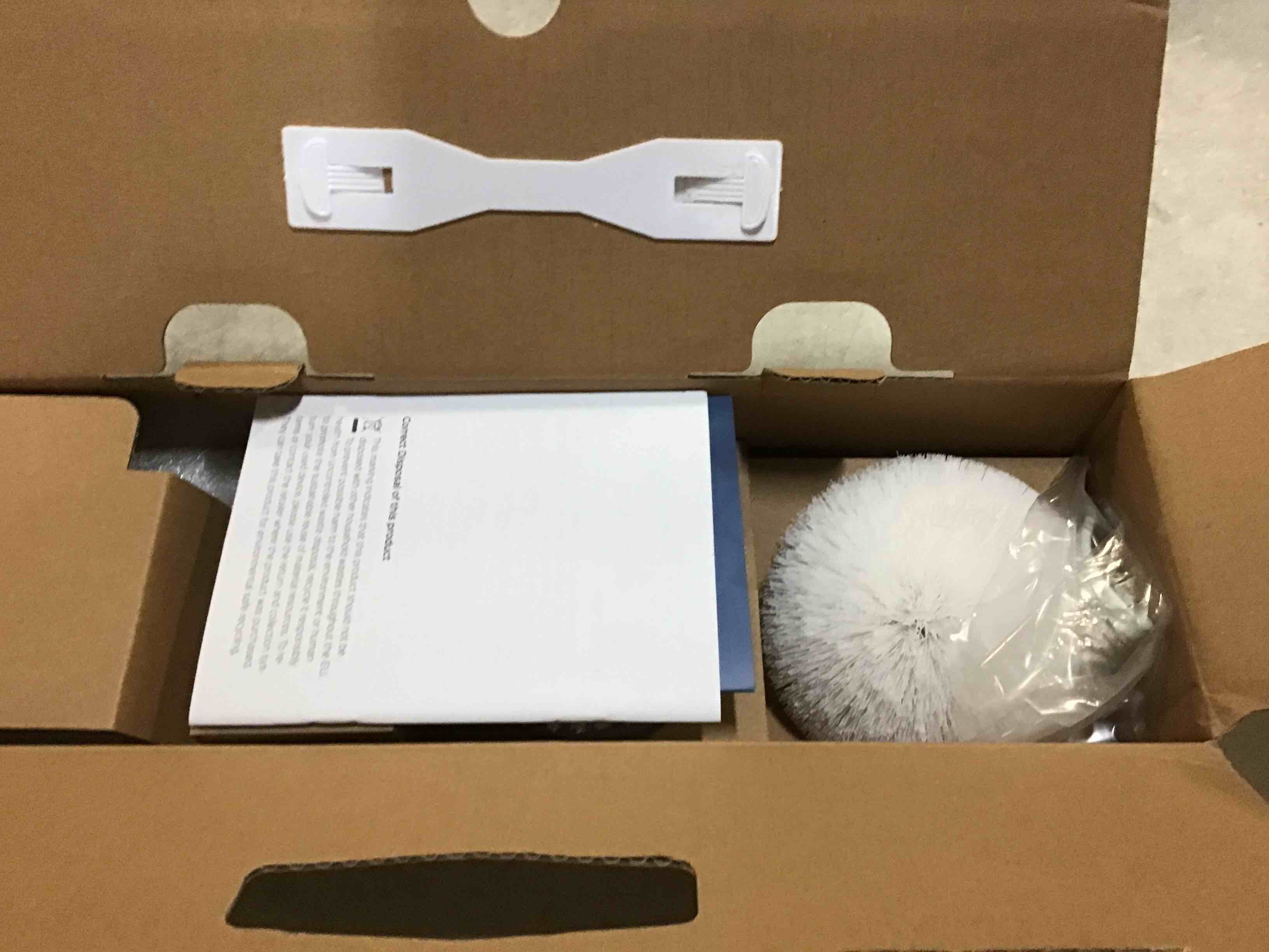 https://s3.amazonaws.com/lotting-images-prod/bidfta/RED3759551_1688212876351.jpeg