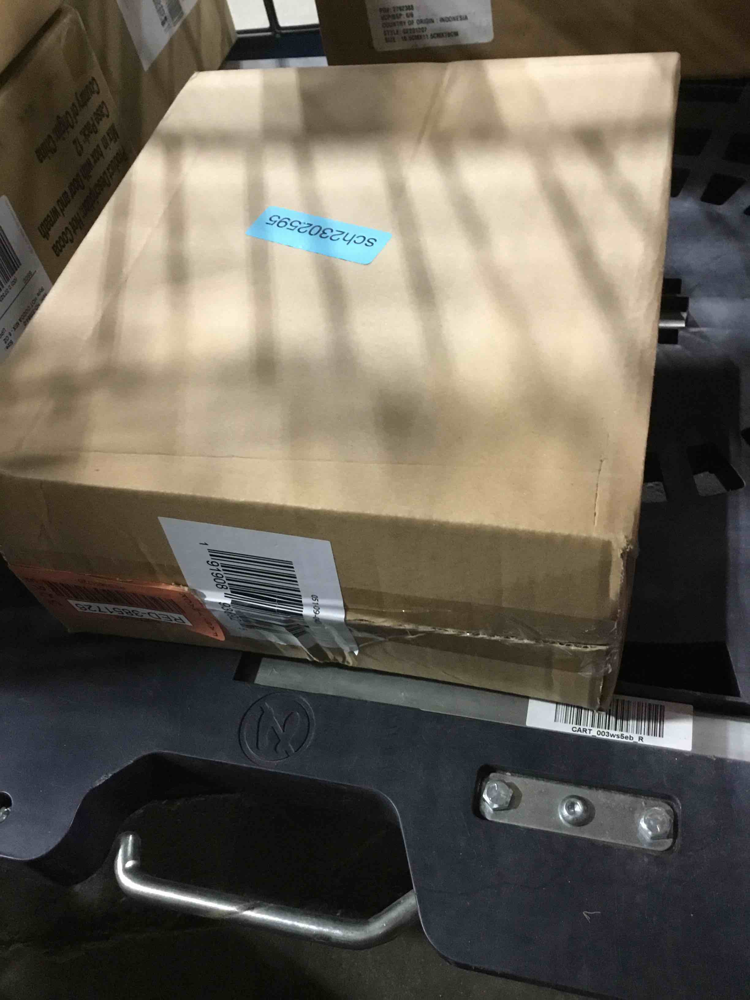 https://s3.amazonaws.com/lotting-images-prod/bidfta/RED3851726_1687362133300.jpeg