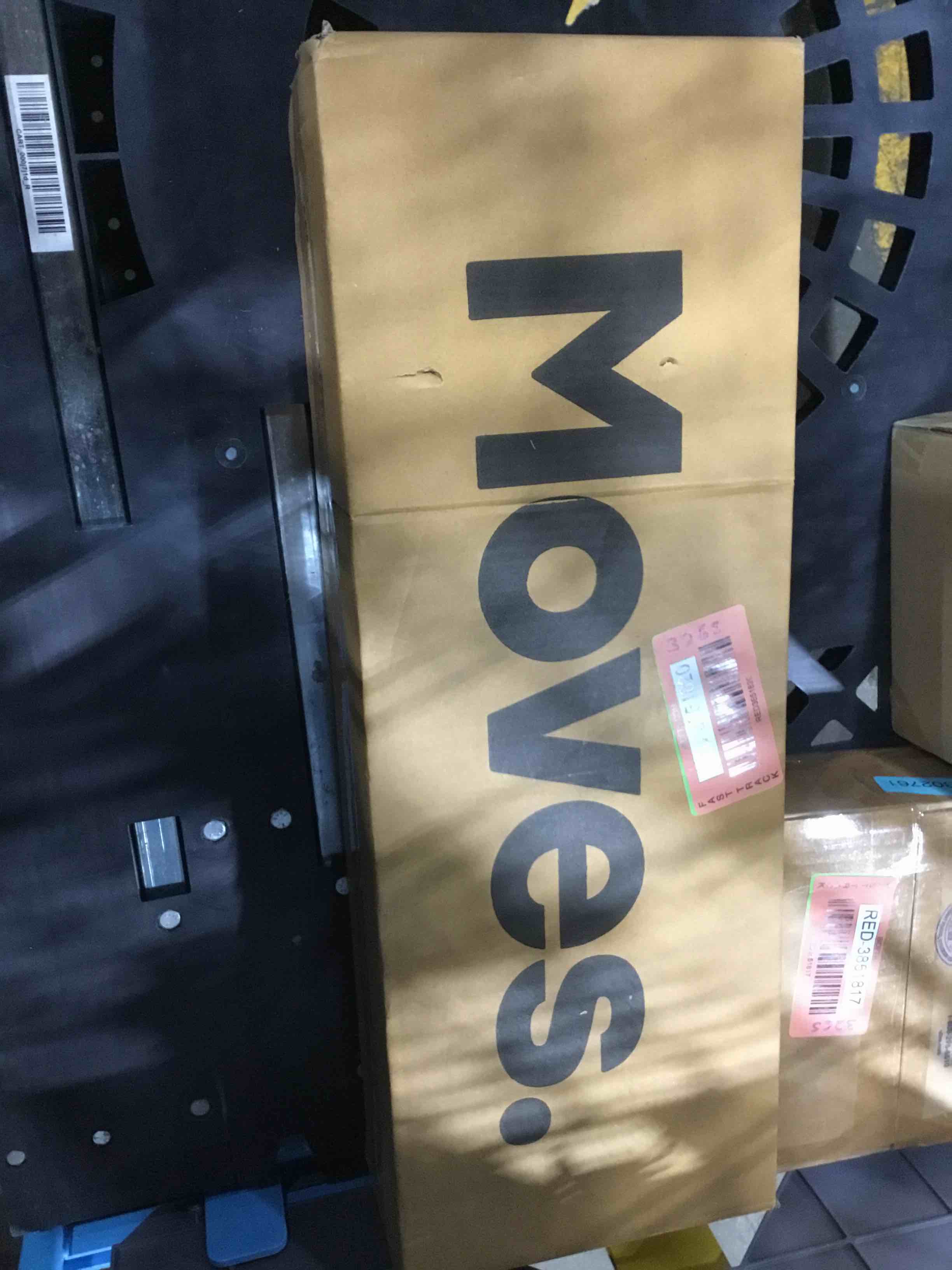 https://s3.amazonaws.com/lotting-images-prod/bidfta/RED3851820_1687443402930.jpeg