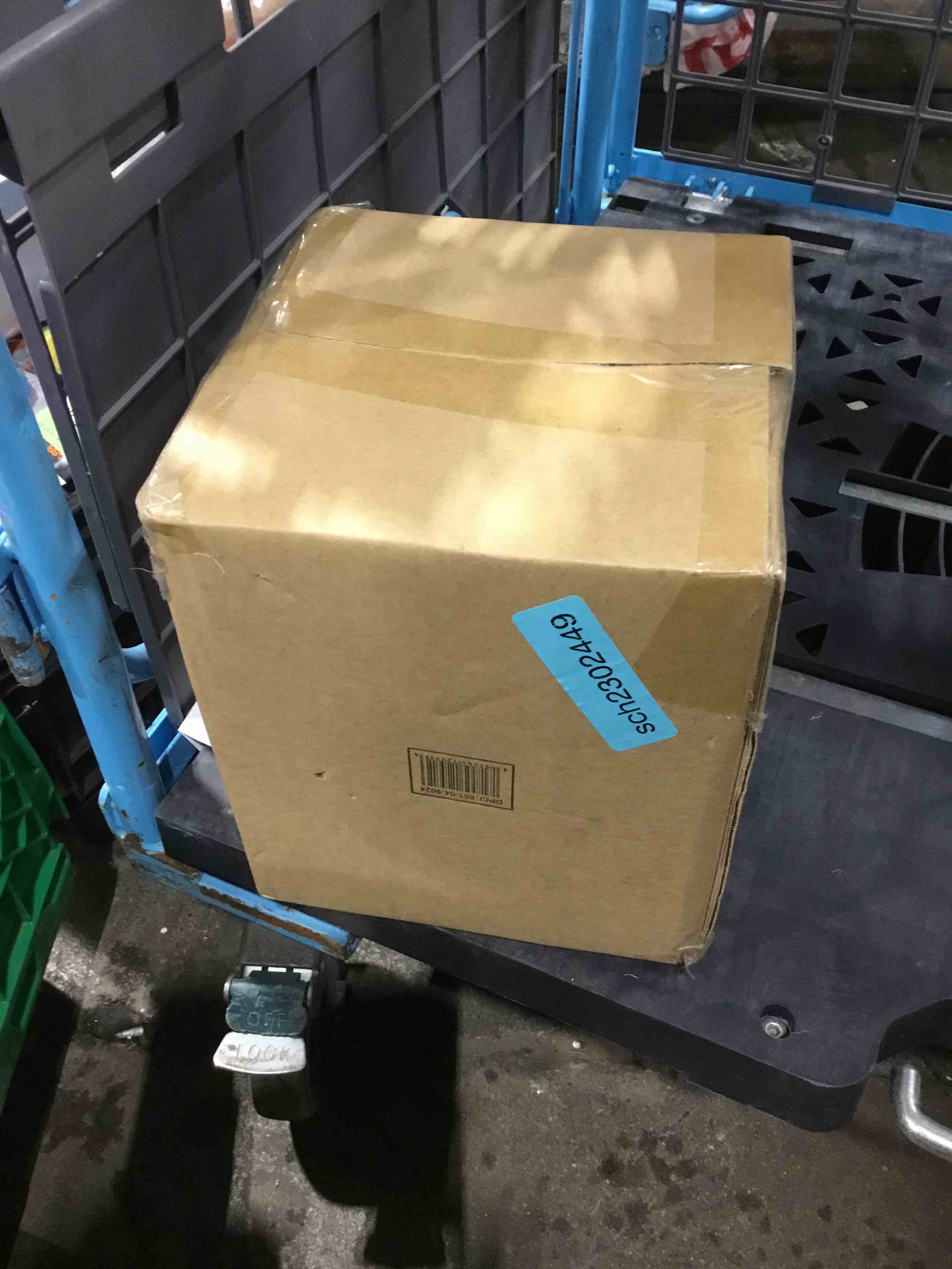 https://s3.amazonaws.com/lotting-images-prod/bidfta/RED3851821_1687443446462.jpeg