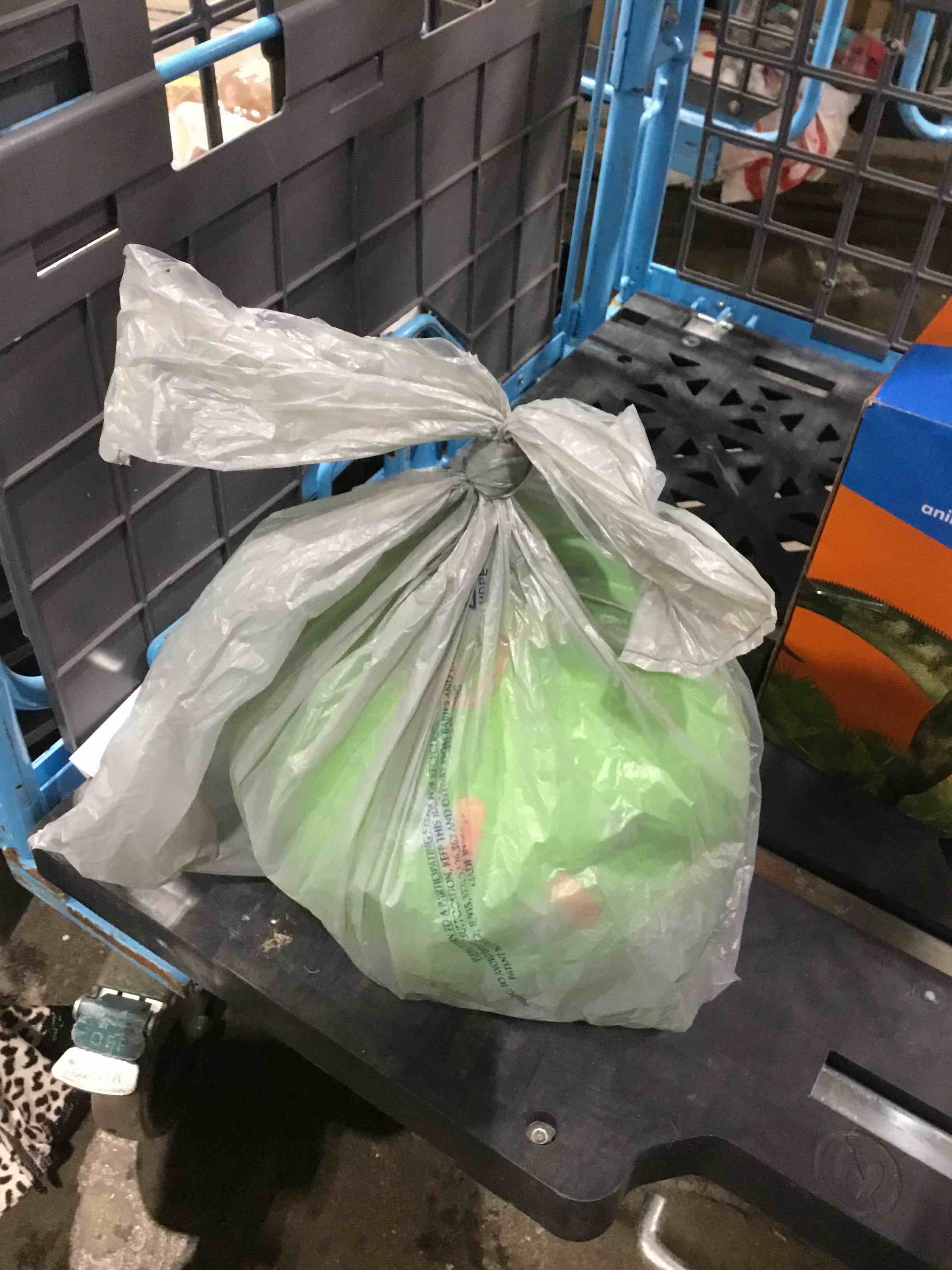 https://s3.amazonaws.com/lotting-images-prod/bidfta/RED3851826_1687443909220.jpeg