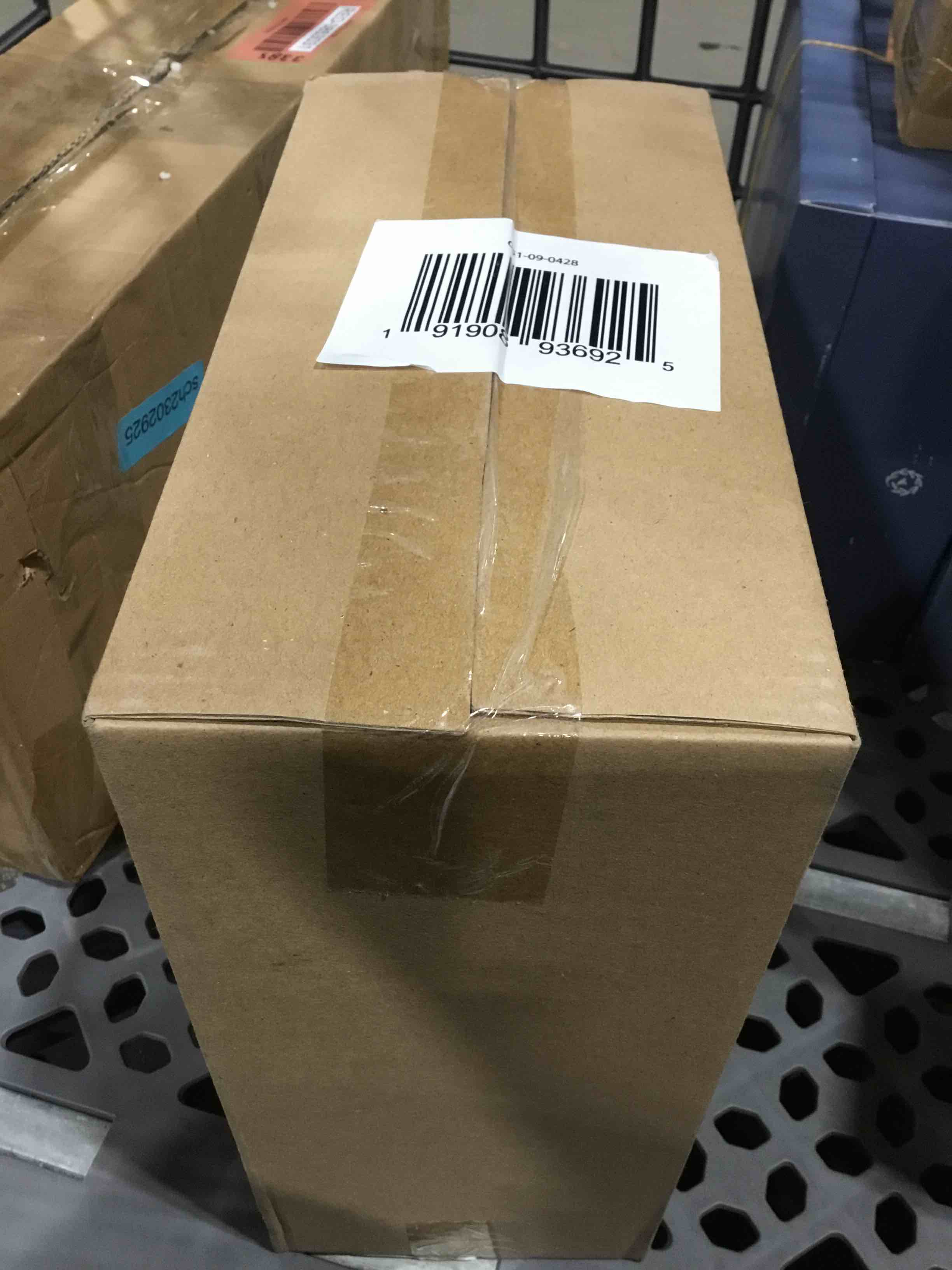 https://s3.amazonaws.com/lotting-images-prod/bidfta/RED3853032_1688050326972.jpeg